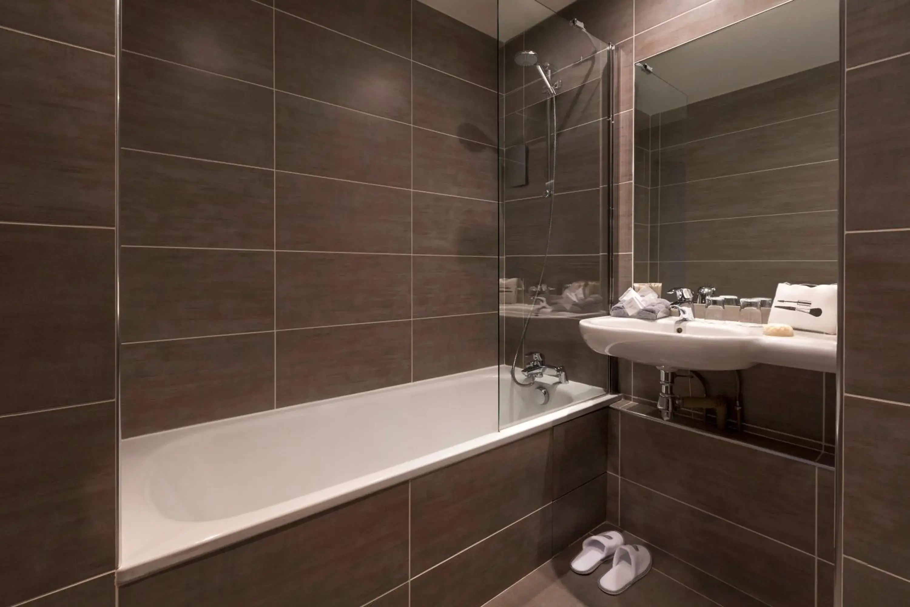 Bathroom in Best Western Plus Hotel Du Parc Chantilly