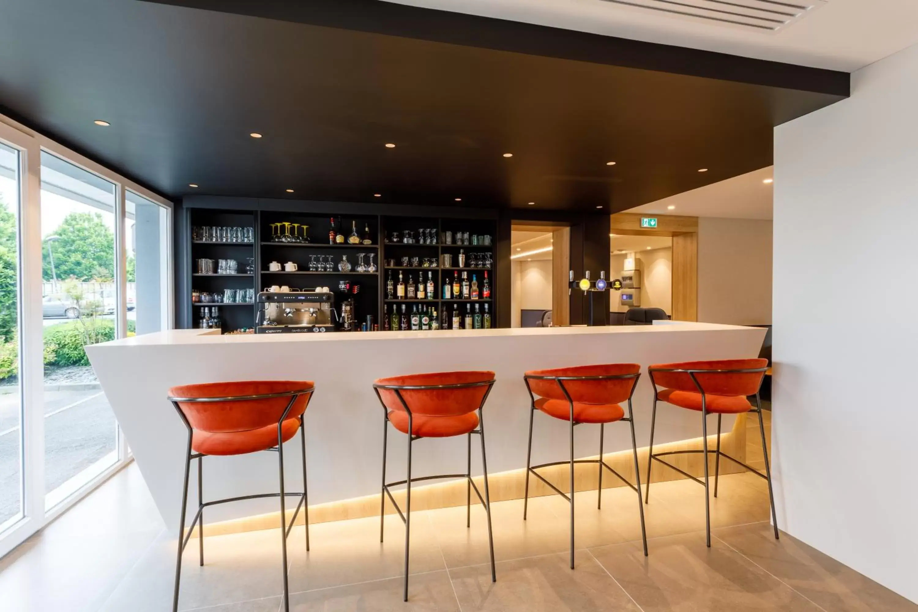Lounge or bar, Lounge/Bar in Brit Hotel Piscine & Spa - Fougères