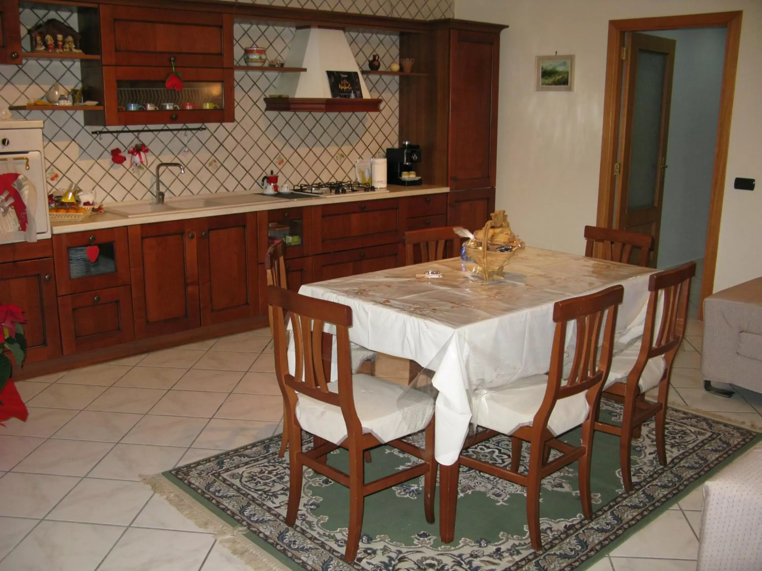 Kitchen or kitchenette, Dining Area in B&B Eracle
