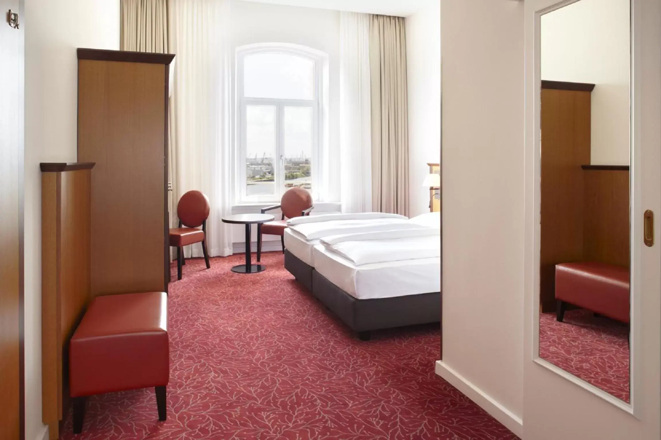 Photo of the whole room, Bed in Hotel Hafen Hamburg