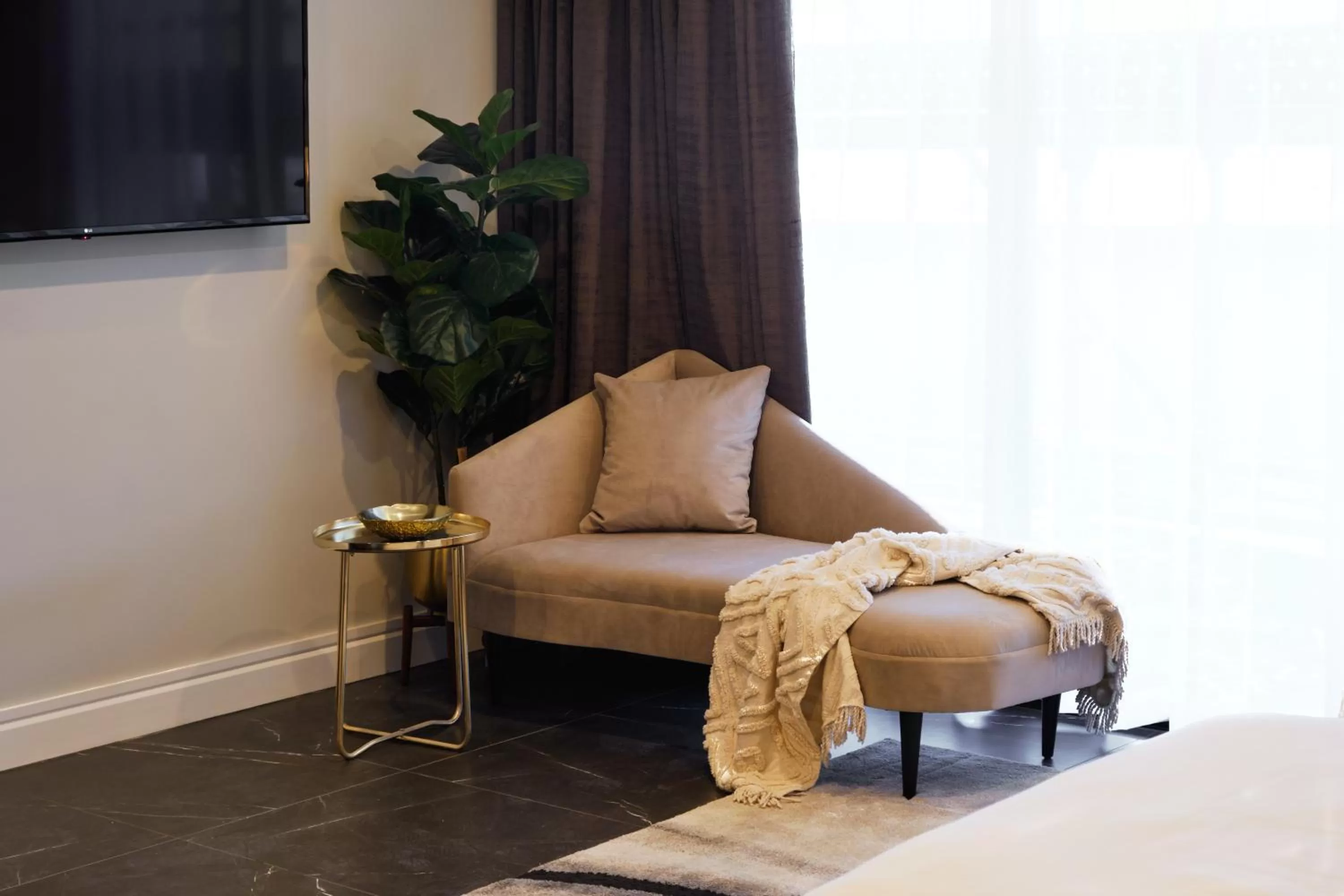 Living room in Crowne Plaza Sydney Burwood by IHG