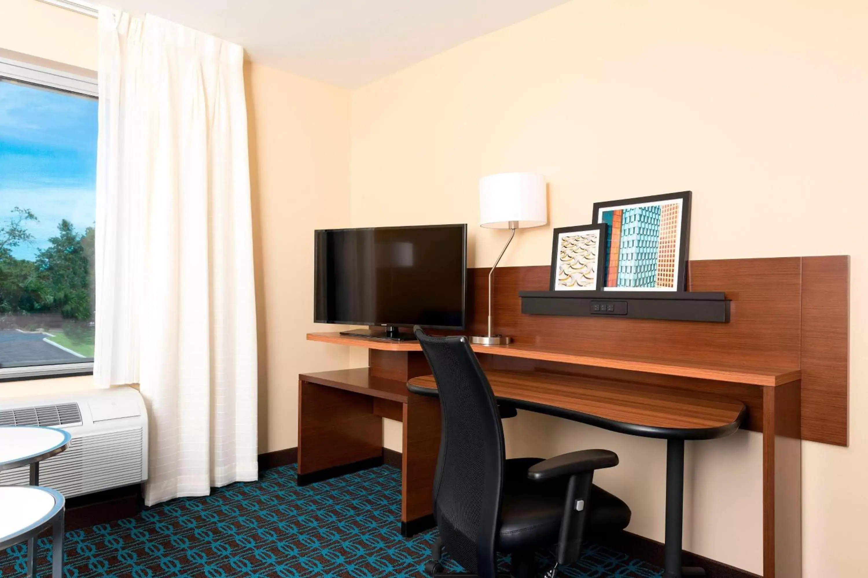 Photo of the whole room, TV/Entertainment Center in Fairfield Inn & Suites by Marriott Orlando Kissimmee/Celebration