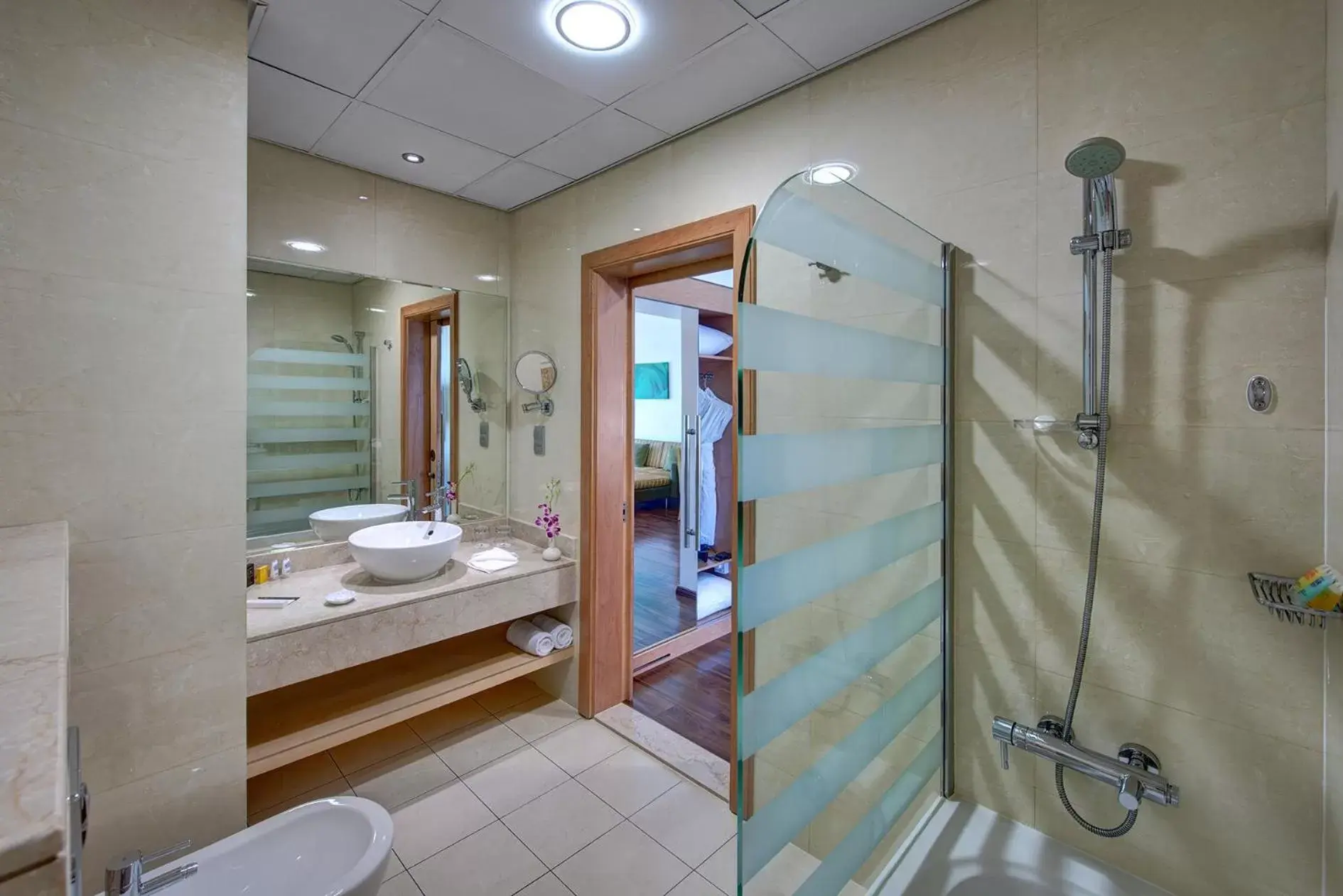 Bathroom in Al Khoory Executive Hotel, Al Wasl