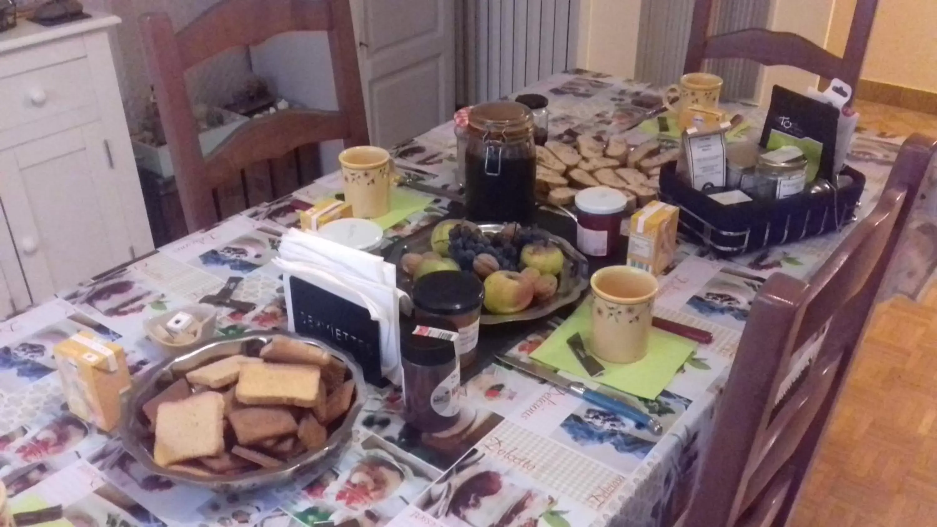 Continental breakfast in Villa Détente Dauphinoise