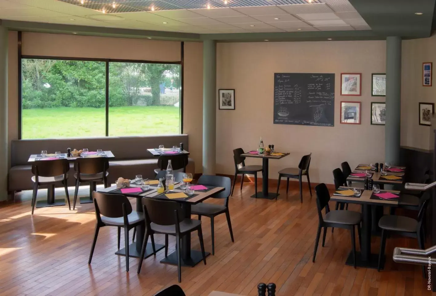 Restaurant/Places to Eat in Novotel Bayeux