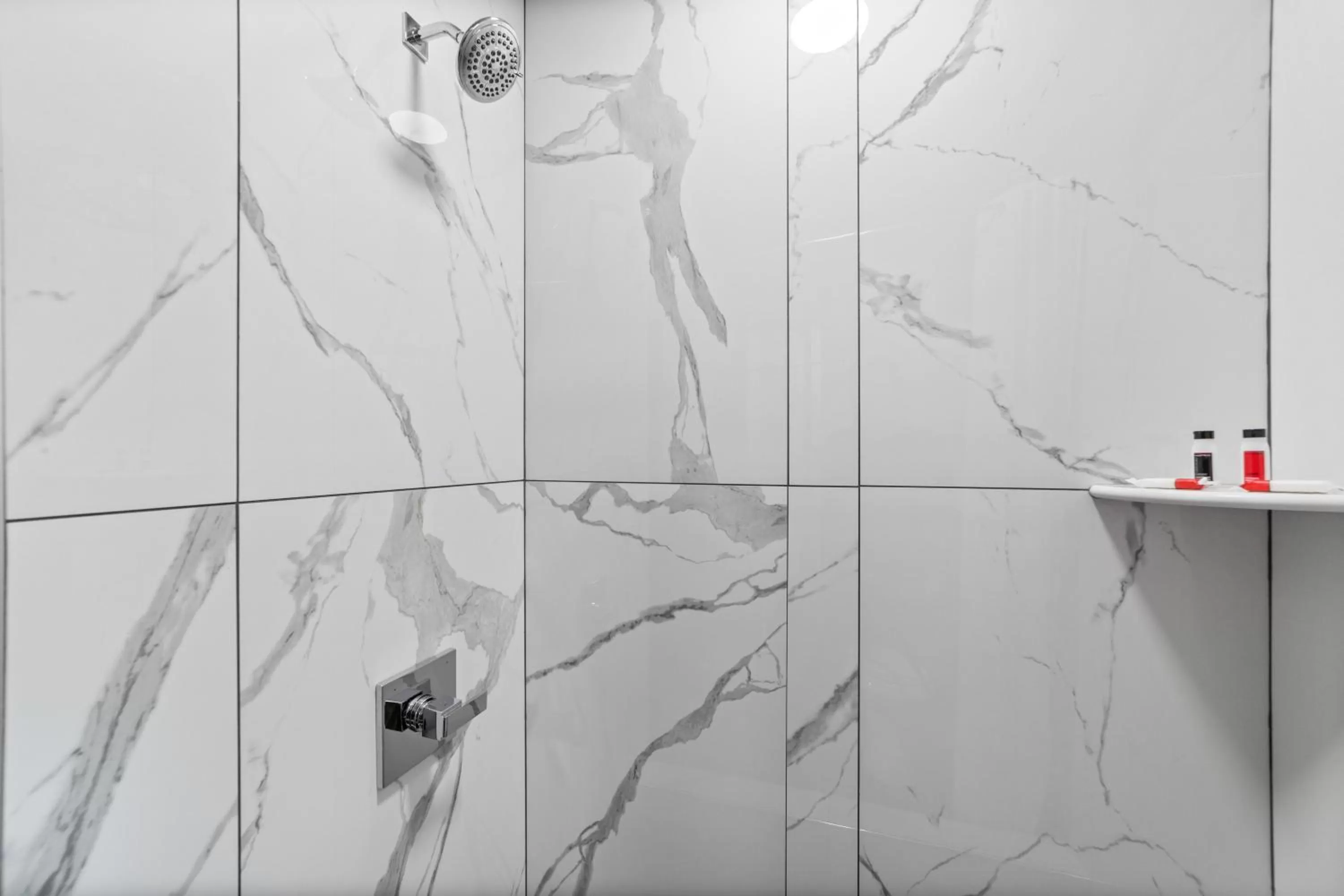 Bathroom in Glass House Inn Erie Near I-90 & I-79