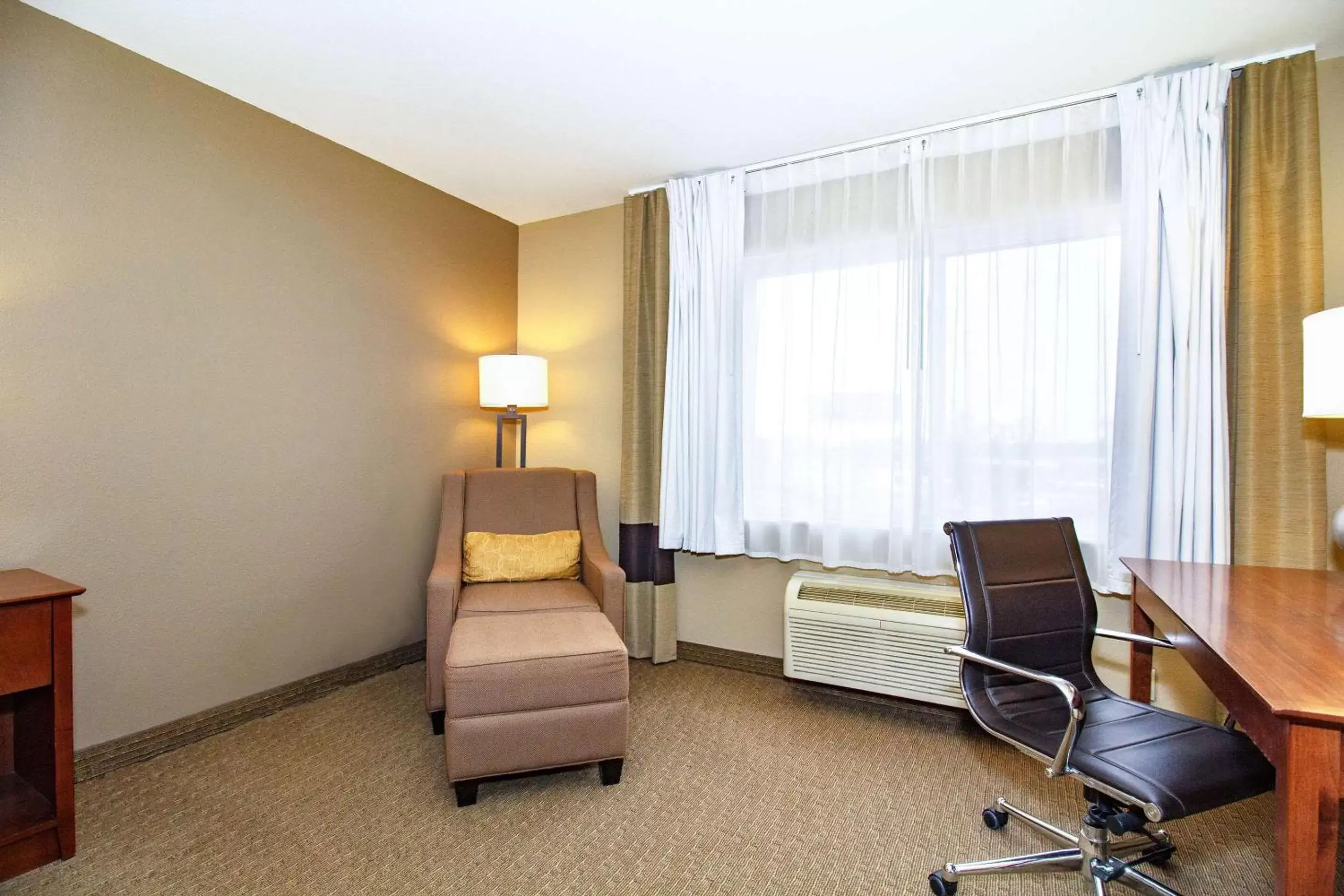 Photo of the whole room in Comfort Inn & Suites East Moline near I-80