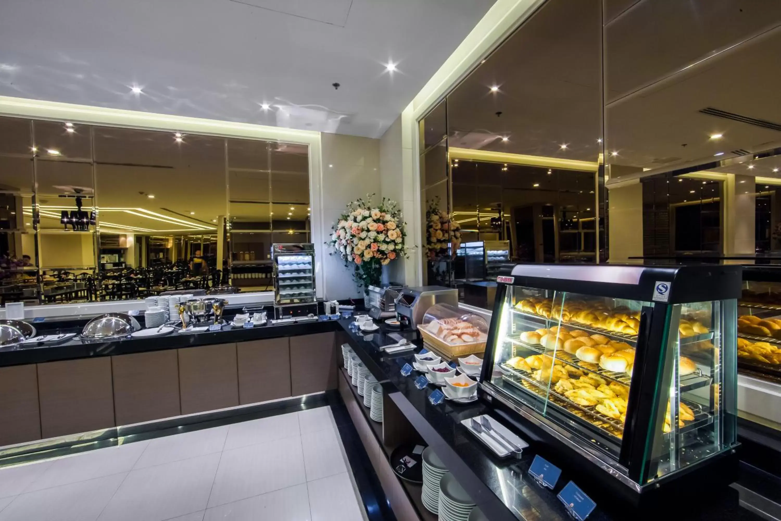 Buffet breakfast, Restaurant/Places to Eat in Mandarin Hotel Managed by Centre Point
