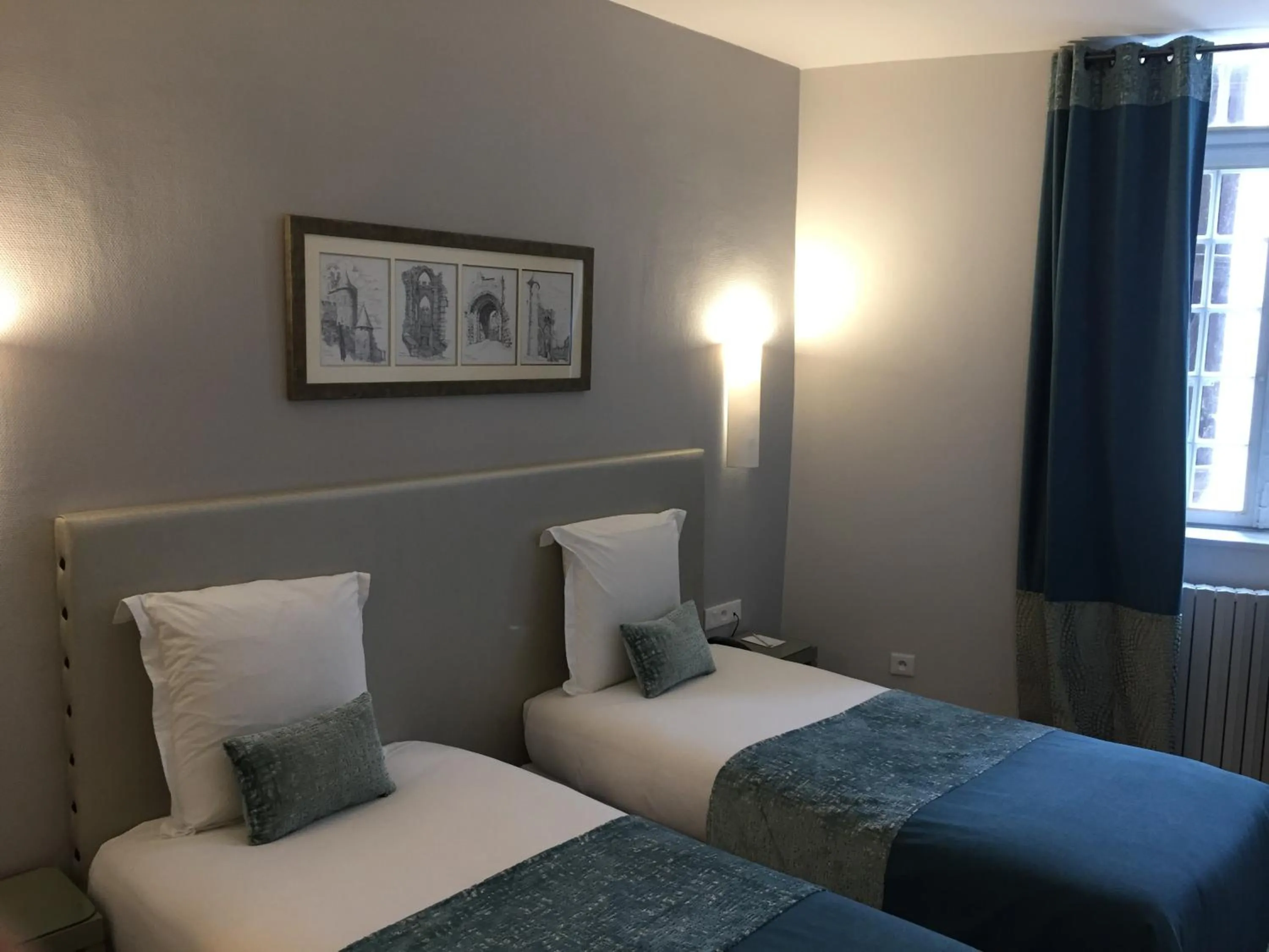 Photo of the whole room, Bed in Hotel Du Pont Vieux