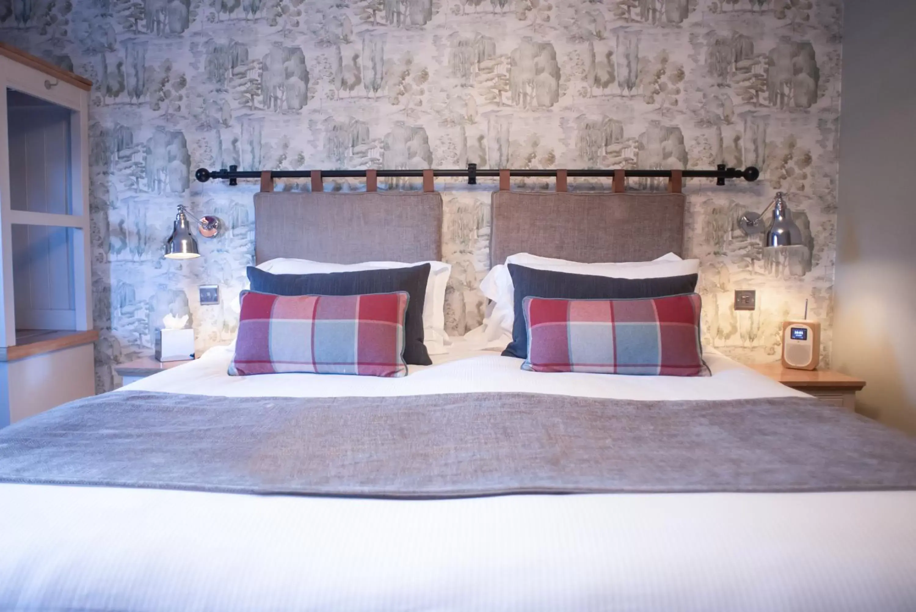 Bed in Cromwell Arms Country Pub with Rooms