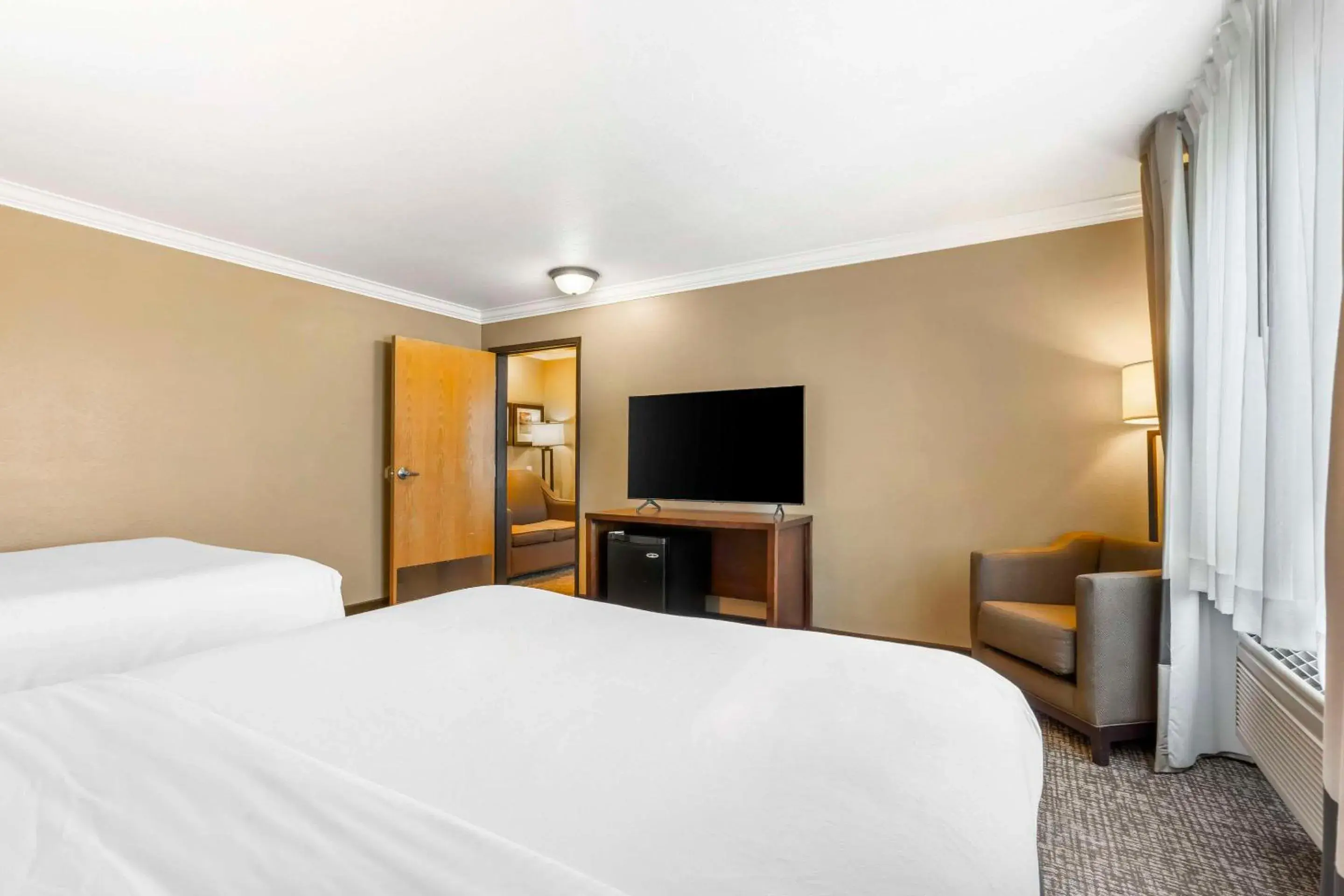 Bedroom, Bed in Comfort Inn & Suites Redwood Country