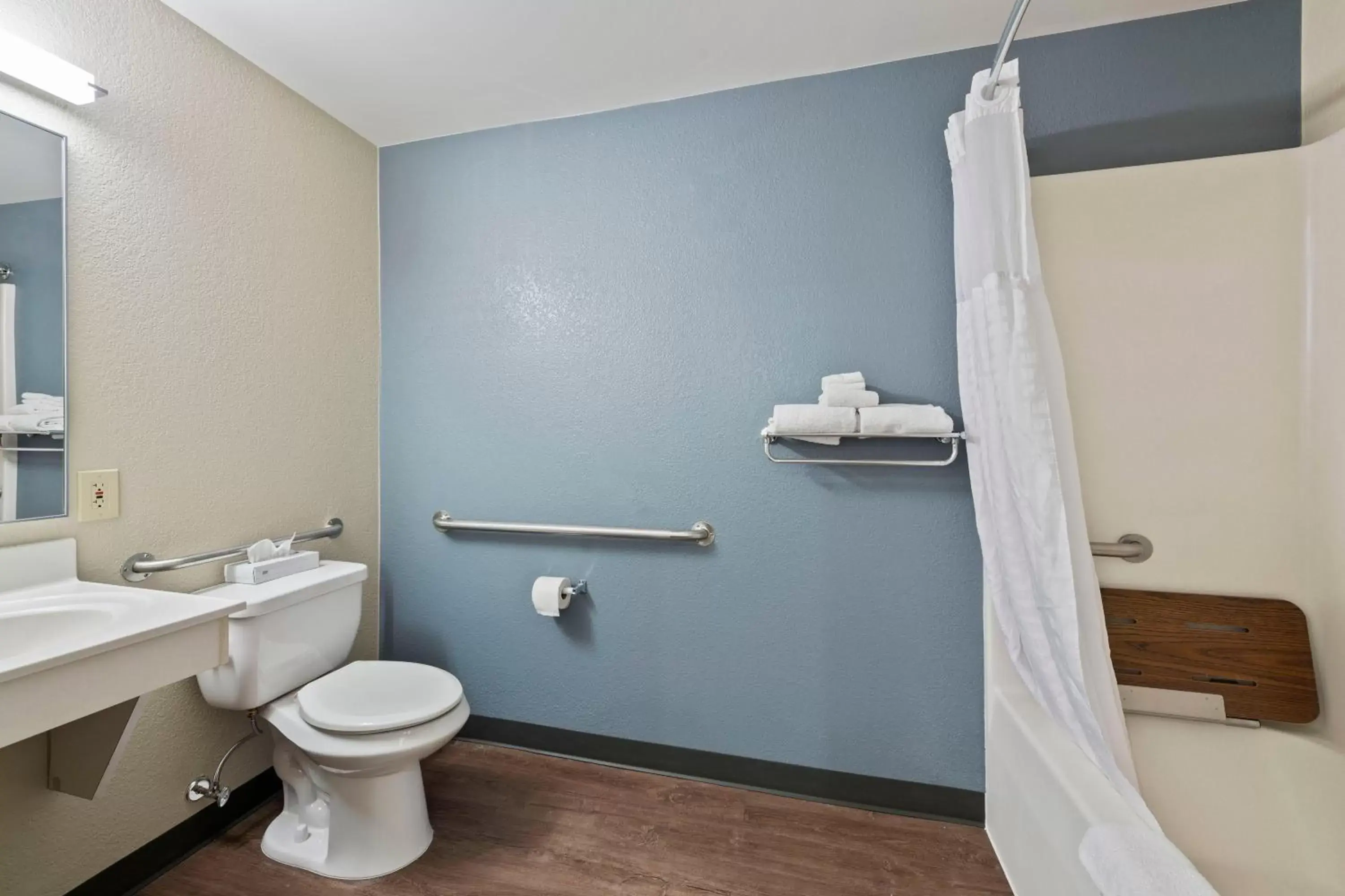 Bathroom in Extended Stay America Premier Suites - Fort Lauderdale - Deerfield Beach