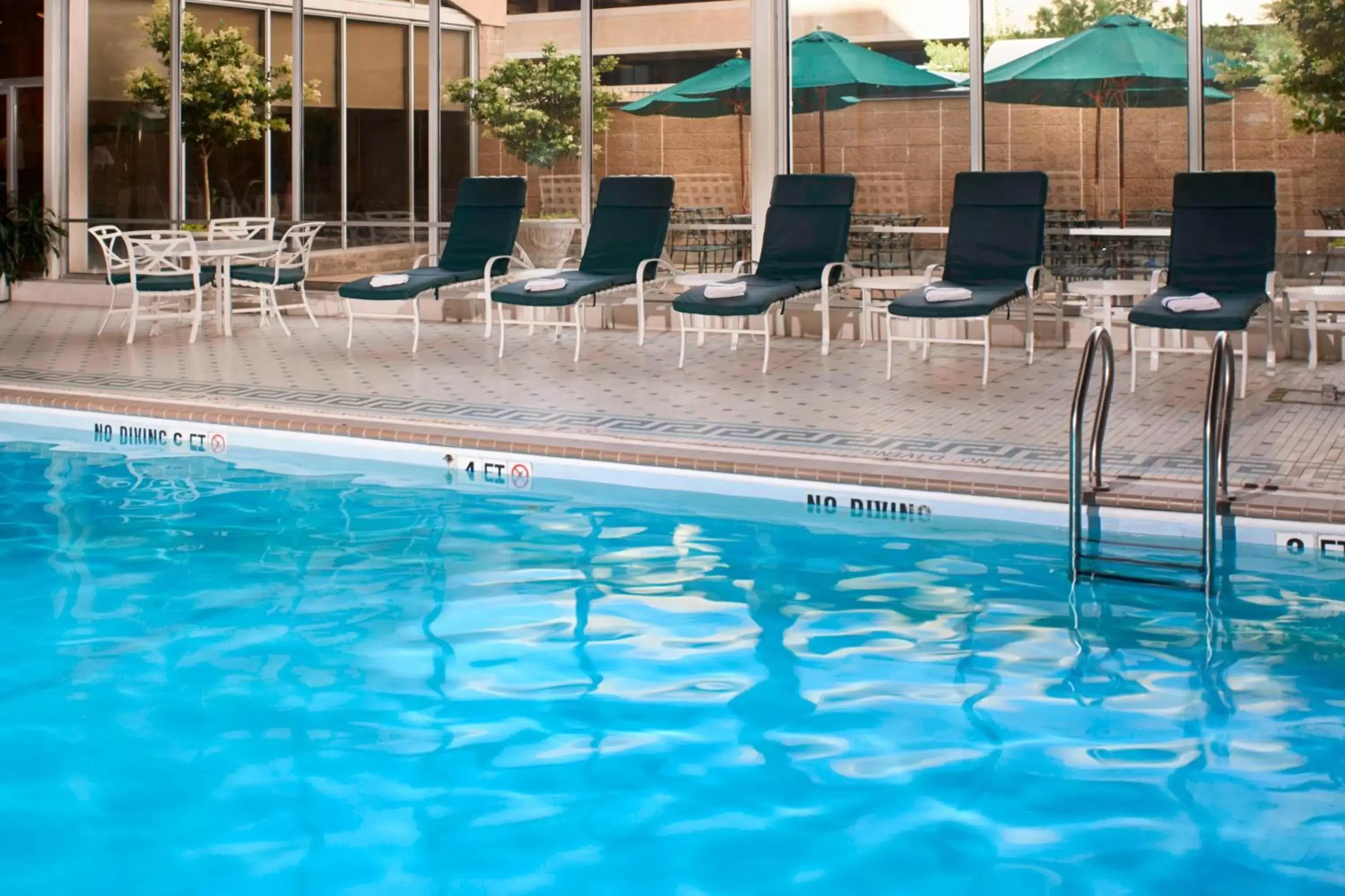 Swimming Pool in Marriott Columbia