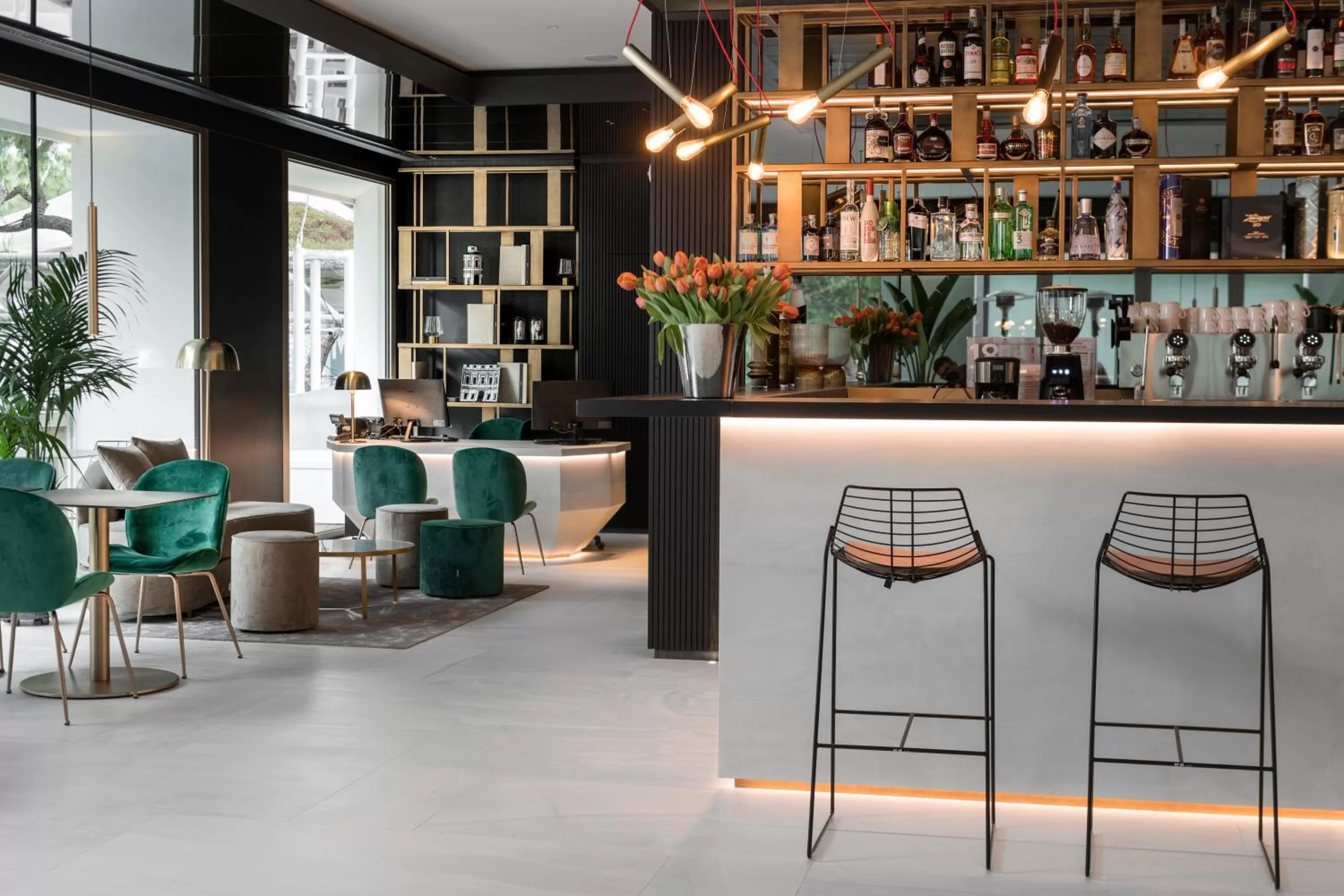 Restaurant/places to eat in We Me Suite Hotel