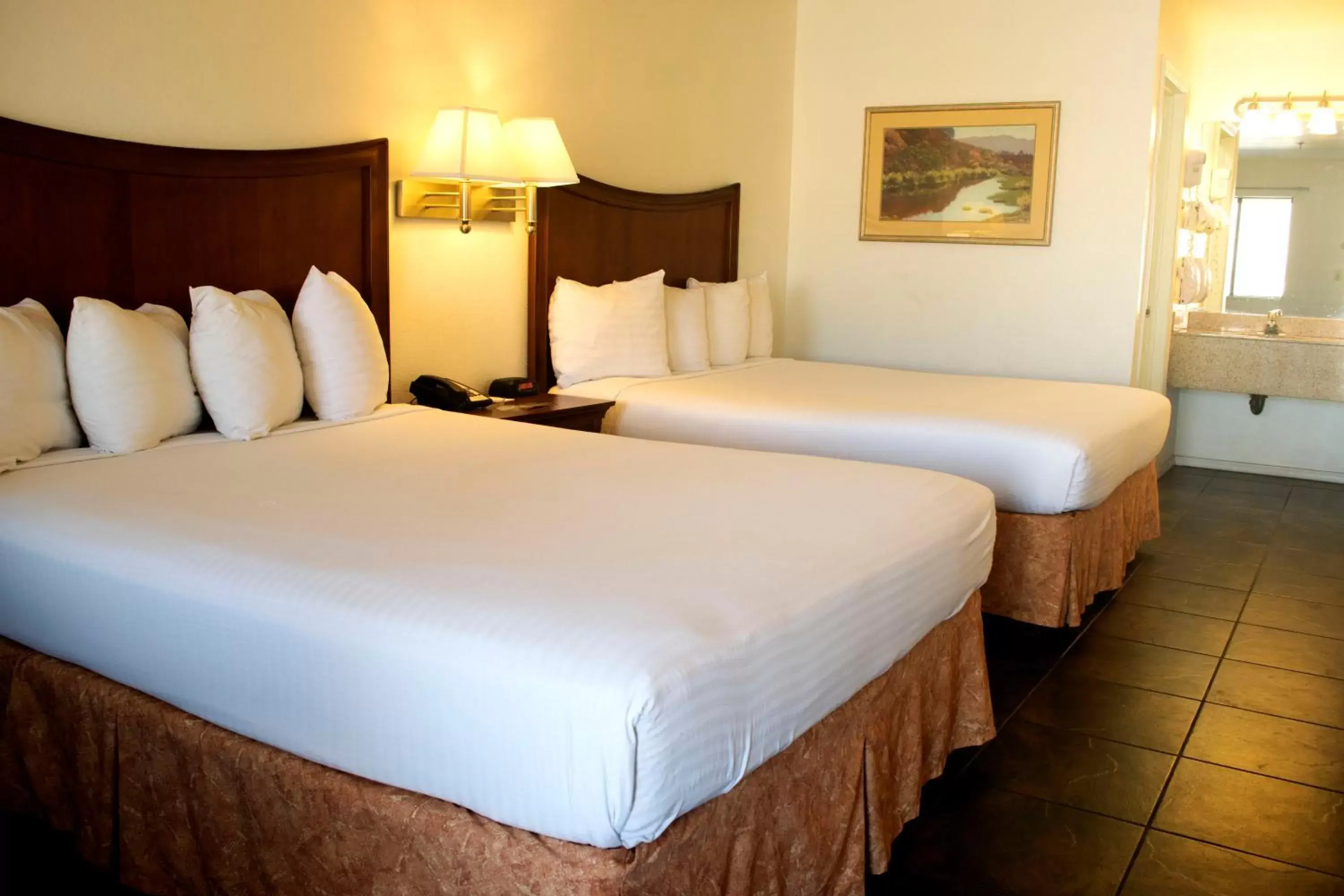 Photo of the whole room, Bed in Rio Del Sol Inn Needles