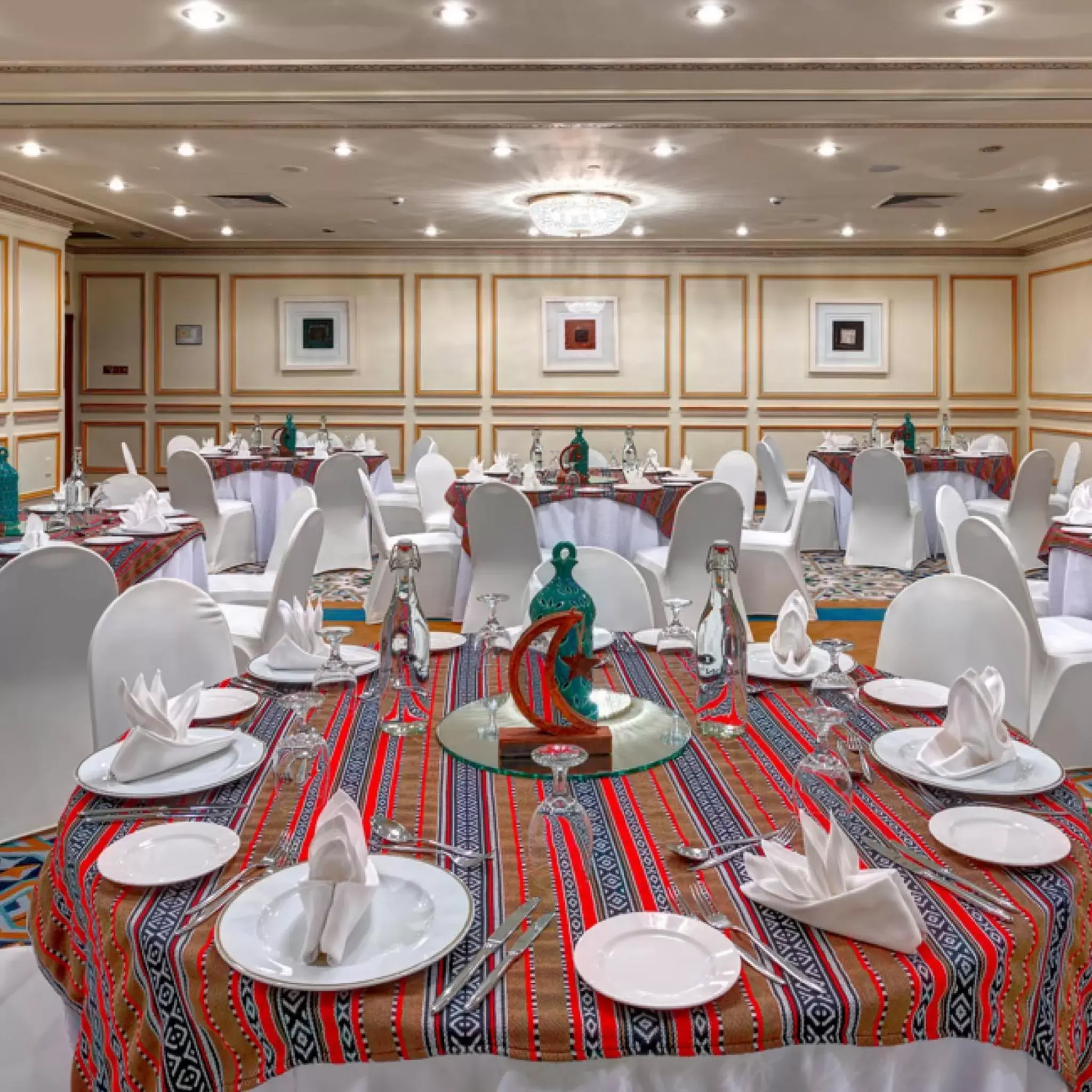 Meeting/conference room, Restaurant/Places to Eat in InterContinental Muscat, an IHG Hotel