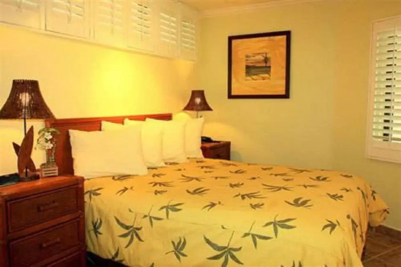 Bed in Kona Reef Resort by Latour Group