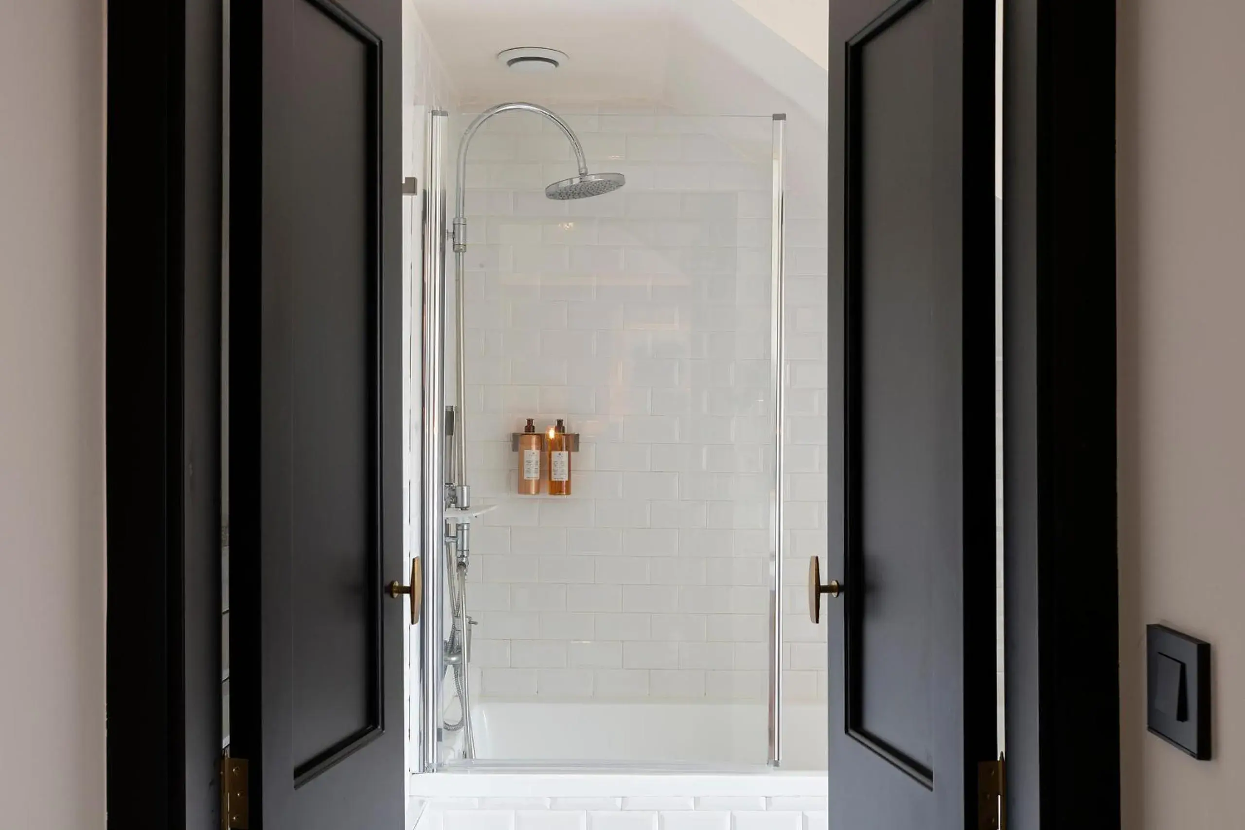 Shower, Bathroom in Hotel Pulitzer Paris