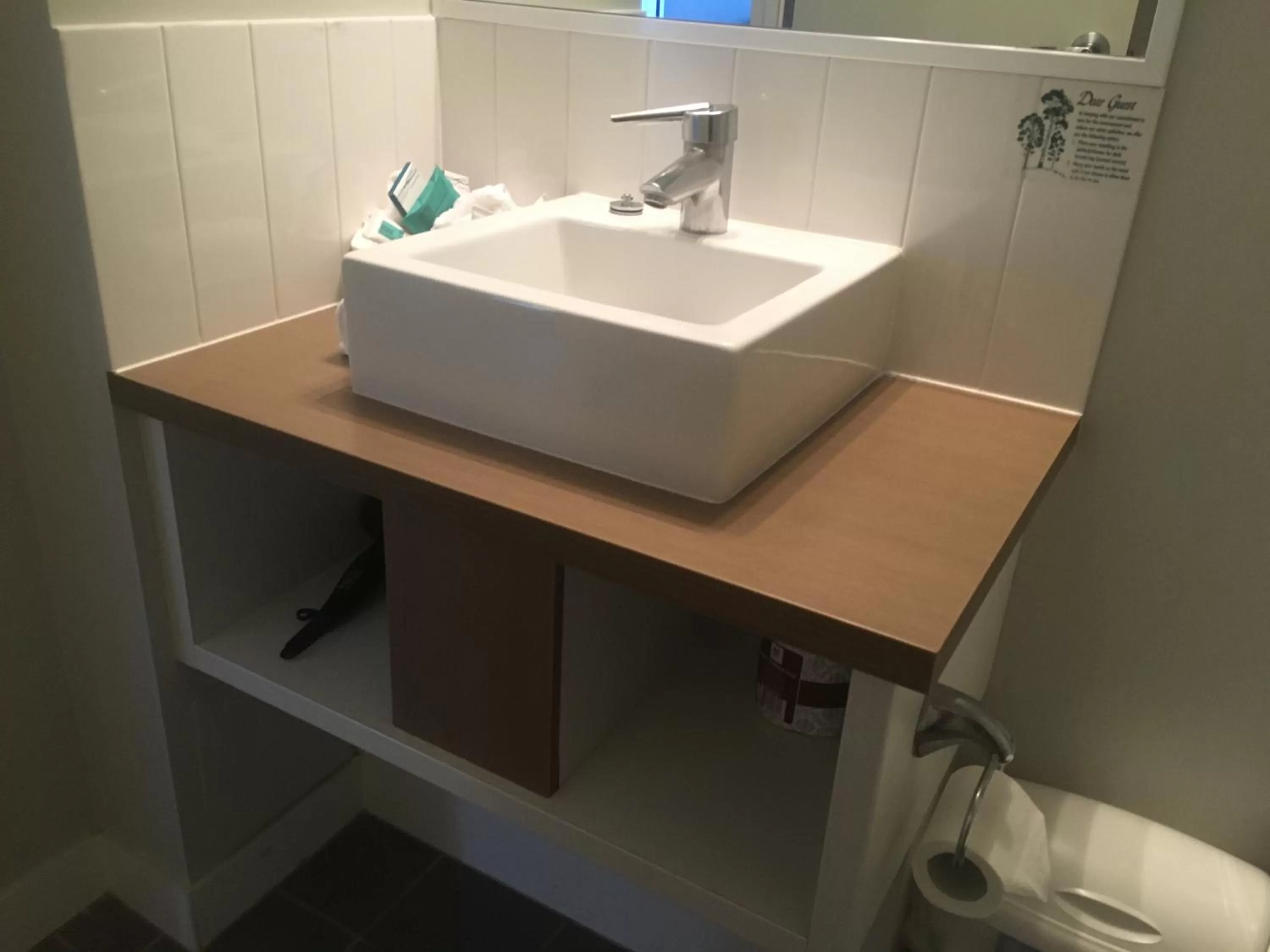 Bathroom in Manly Marina Cove Motel