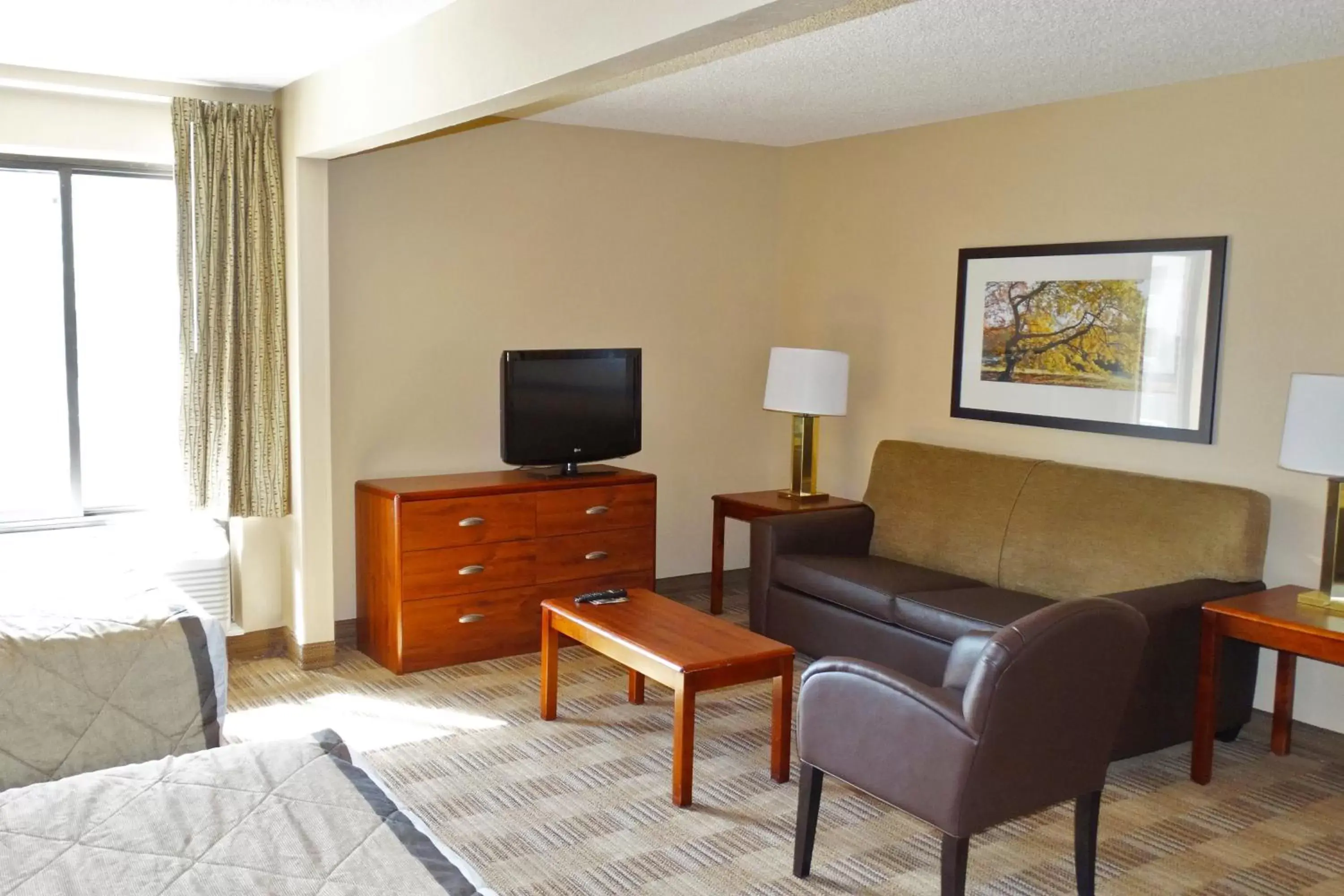 Bed, Seating Area in Extended Stay America Suites - Dayton - Fairborn