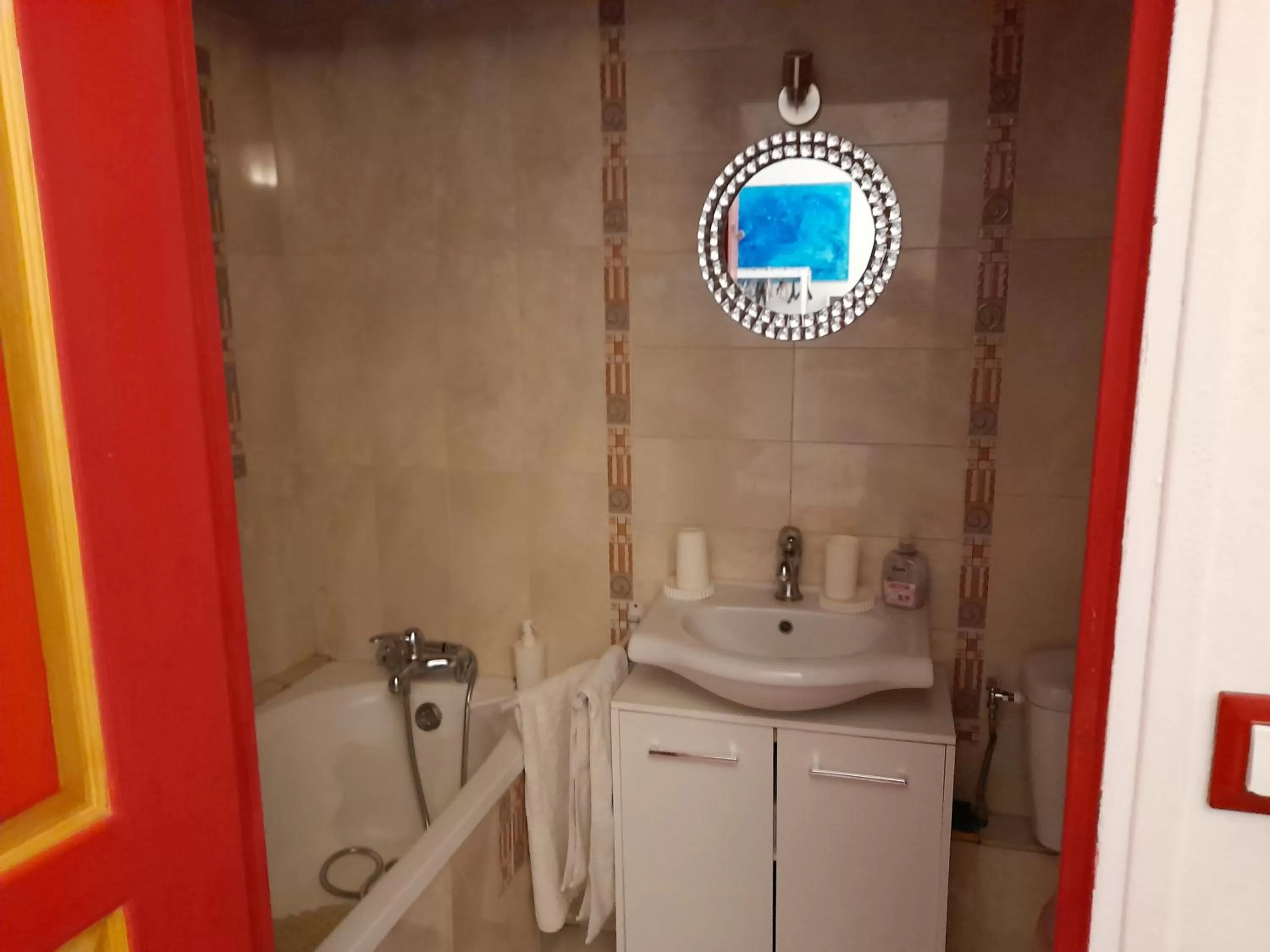 Bathroom in HARMONIA Annie BEAU 2 Pieces Atypique 200 m à pied plage, mer, Promenade des anglais,