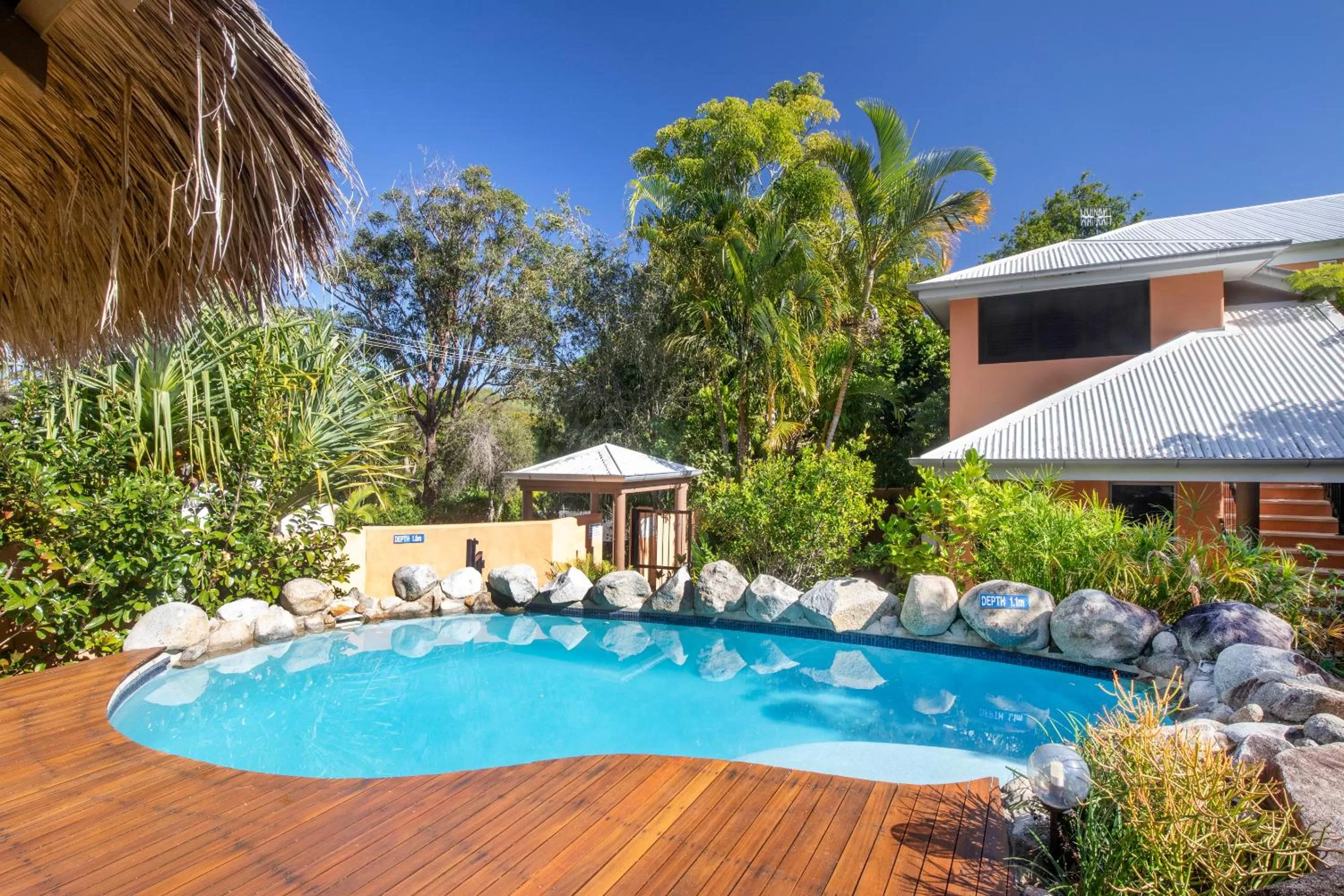 Swimming Pool in L'Auberge Noosa