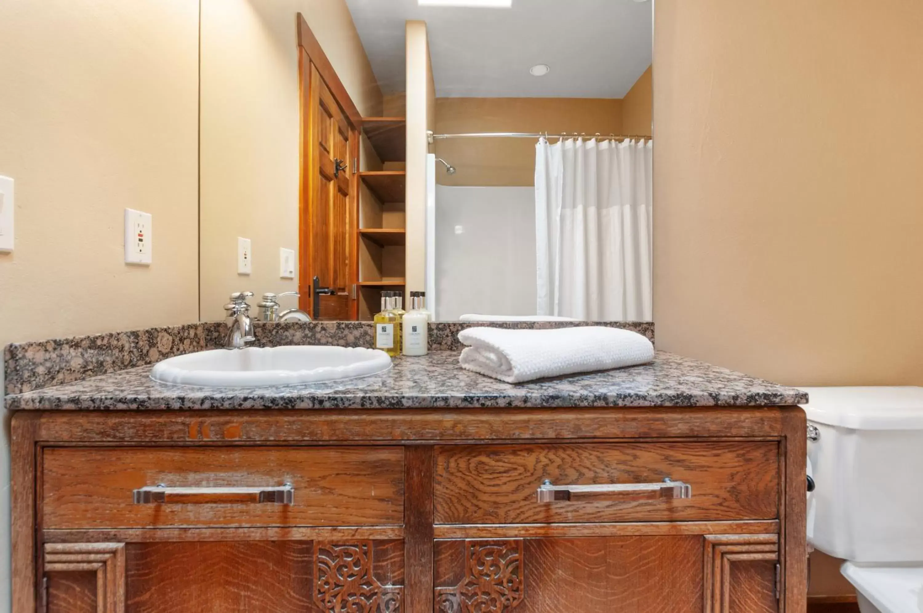 Bathroom in Casa Grande Inn & Suites