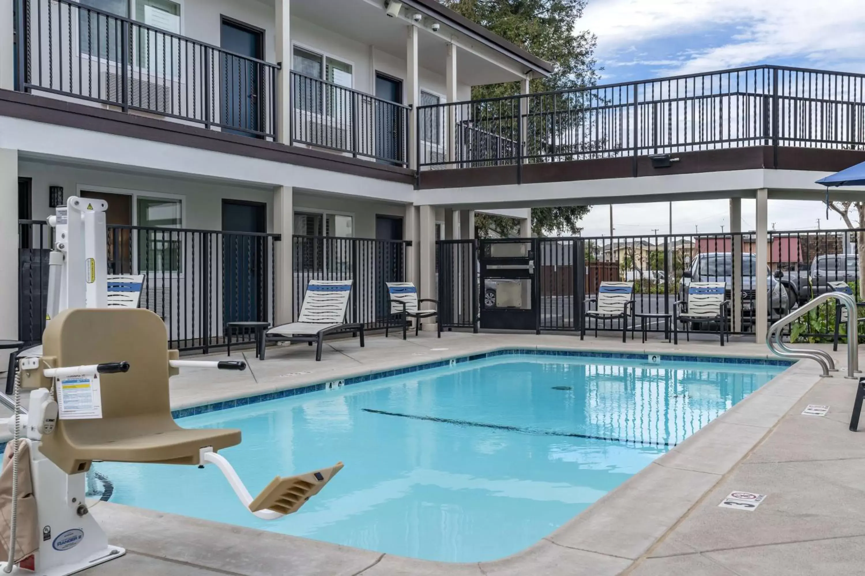 Activities, Swimming Pool in Best Western Rose Garden Inn