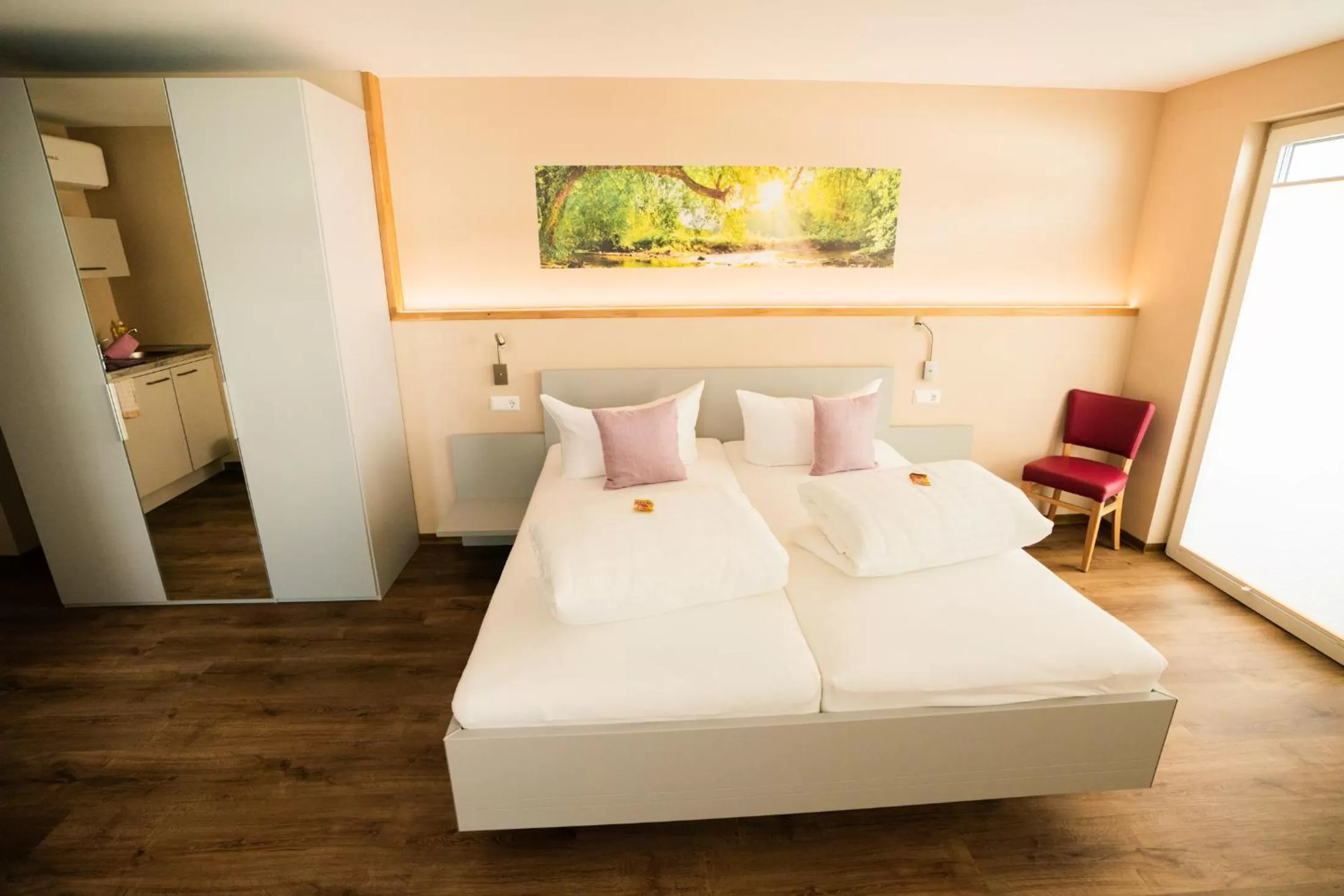 Photo of the whole room, Bed in Burgers Hotel