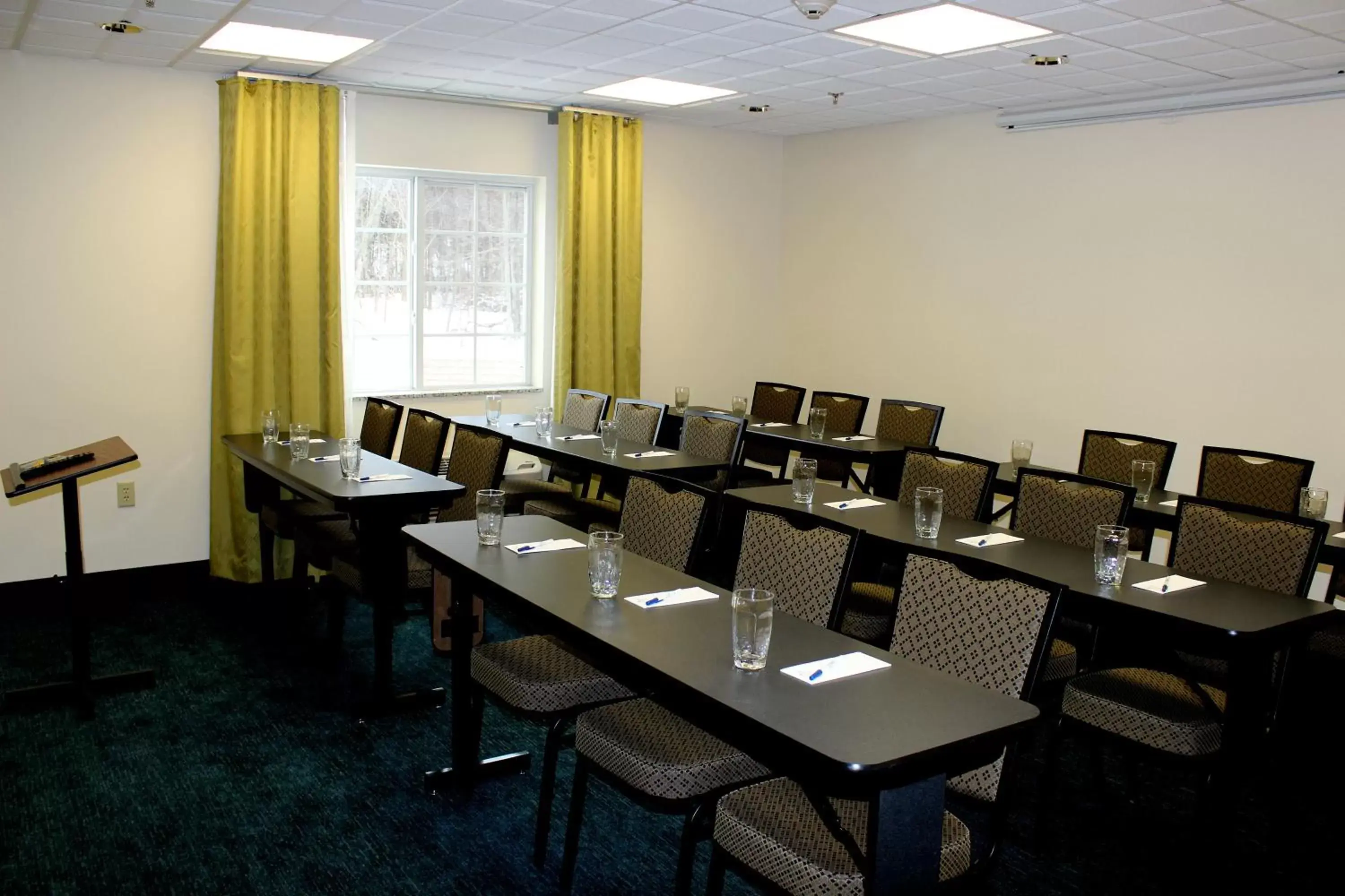 Meeting/conference room in Candlewood Suites Arundel Mills / BWI Airport, an IHG Hotel
