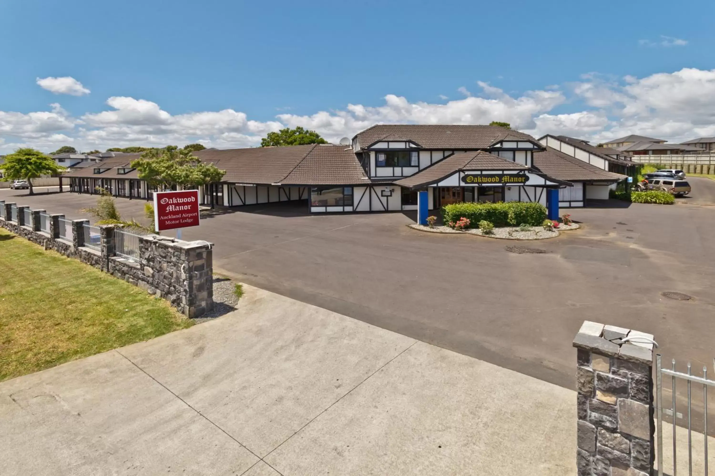 Property Building in Oakwood Manor Motor Lodge