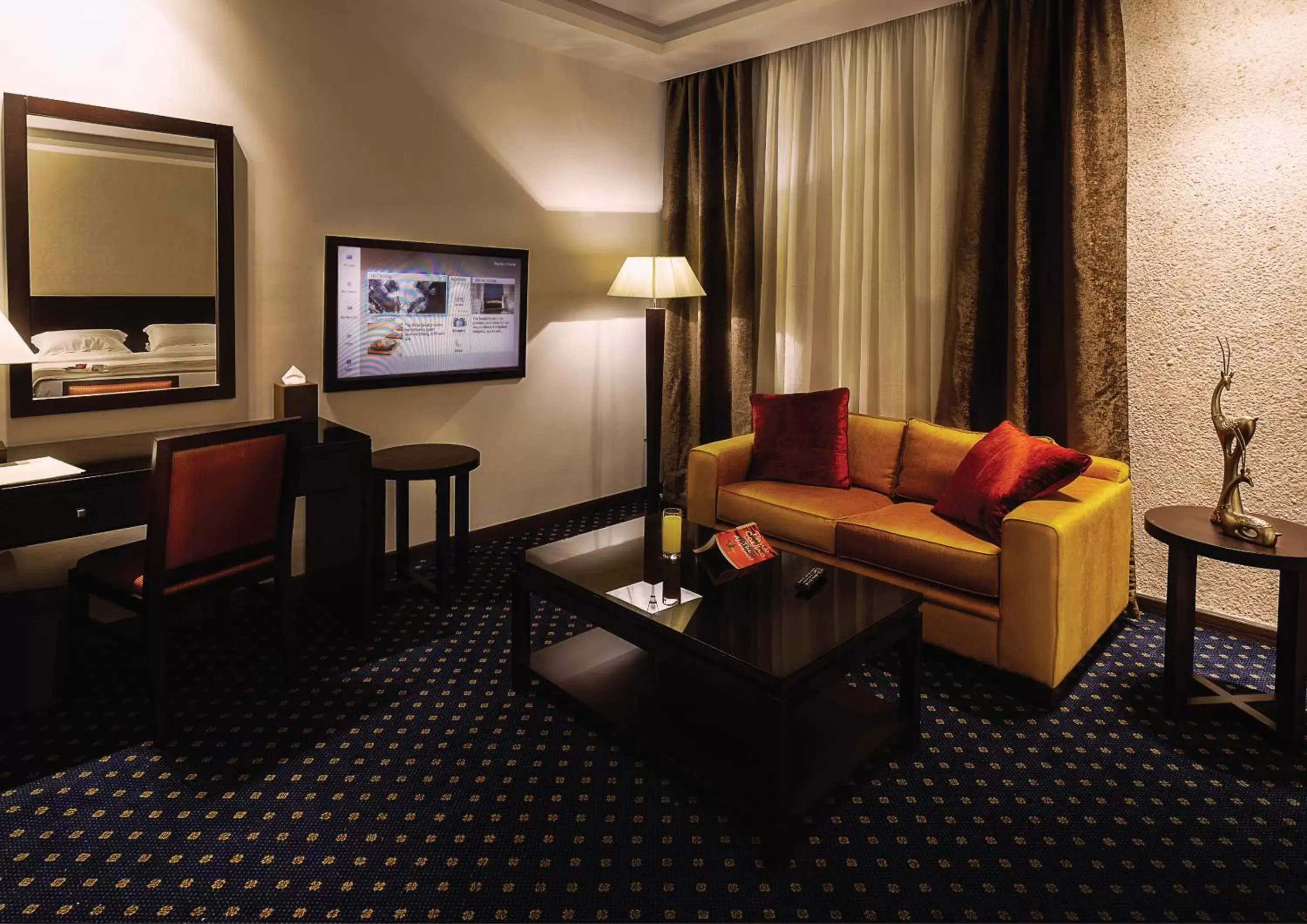 Dining area, Seating Area in Seven Roses Hotel