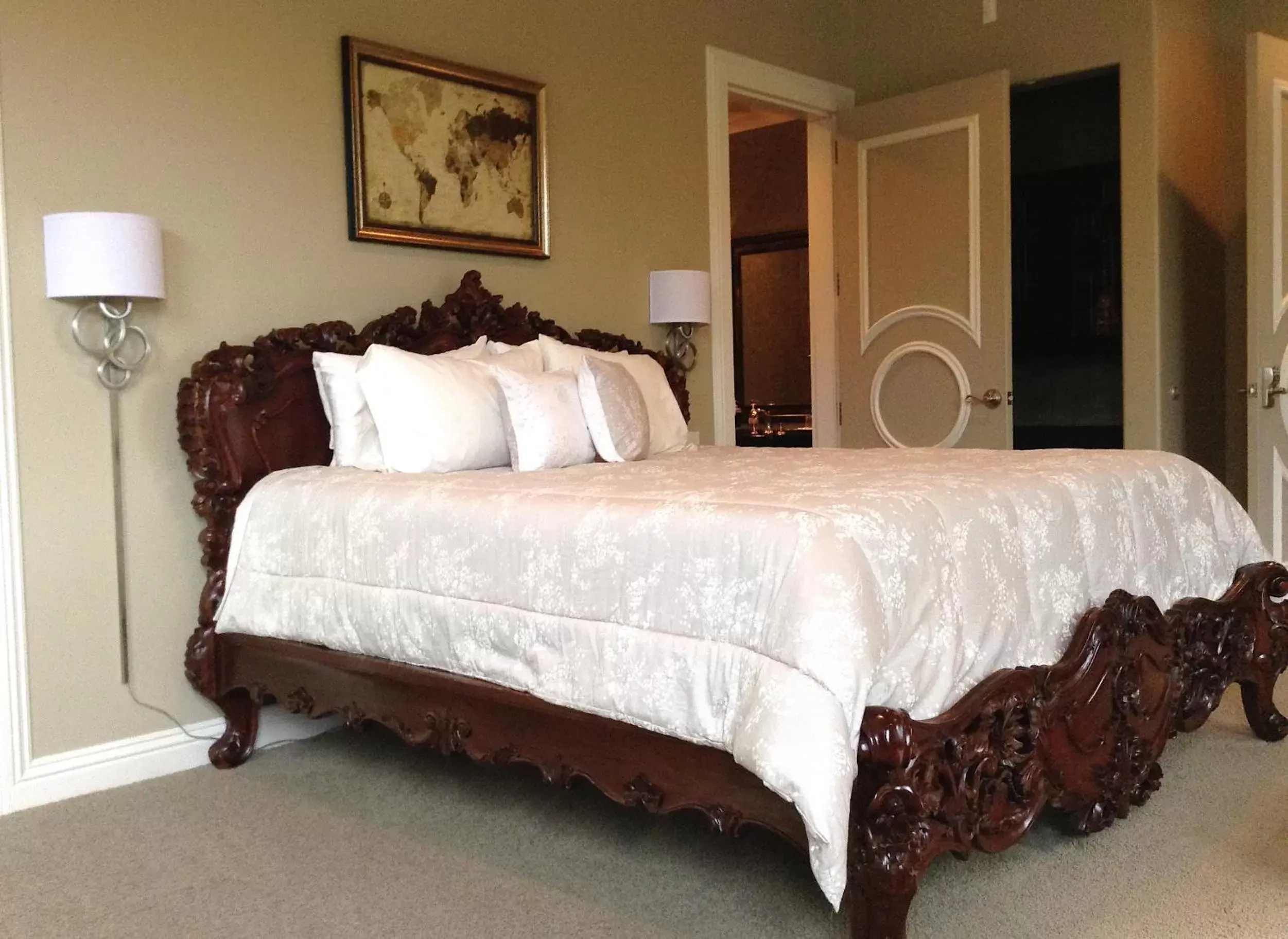 Bedroom, Bed in Mill Creek Gardens Bedroom, Bed in Mill Creek Gardens