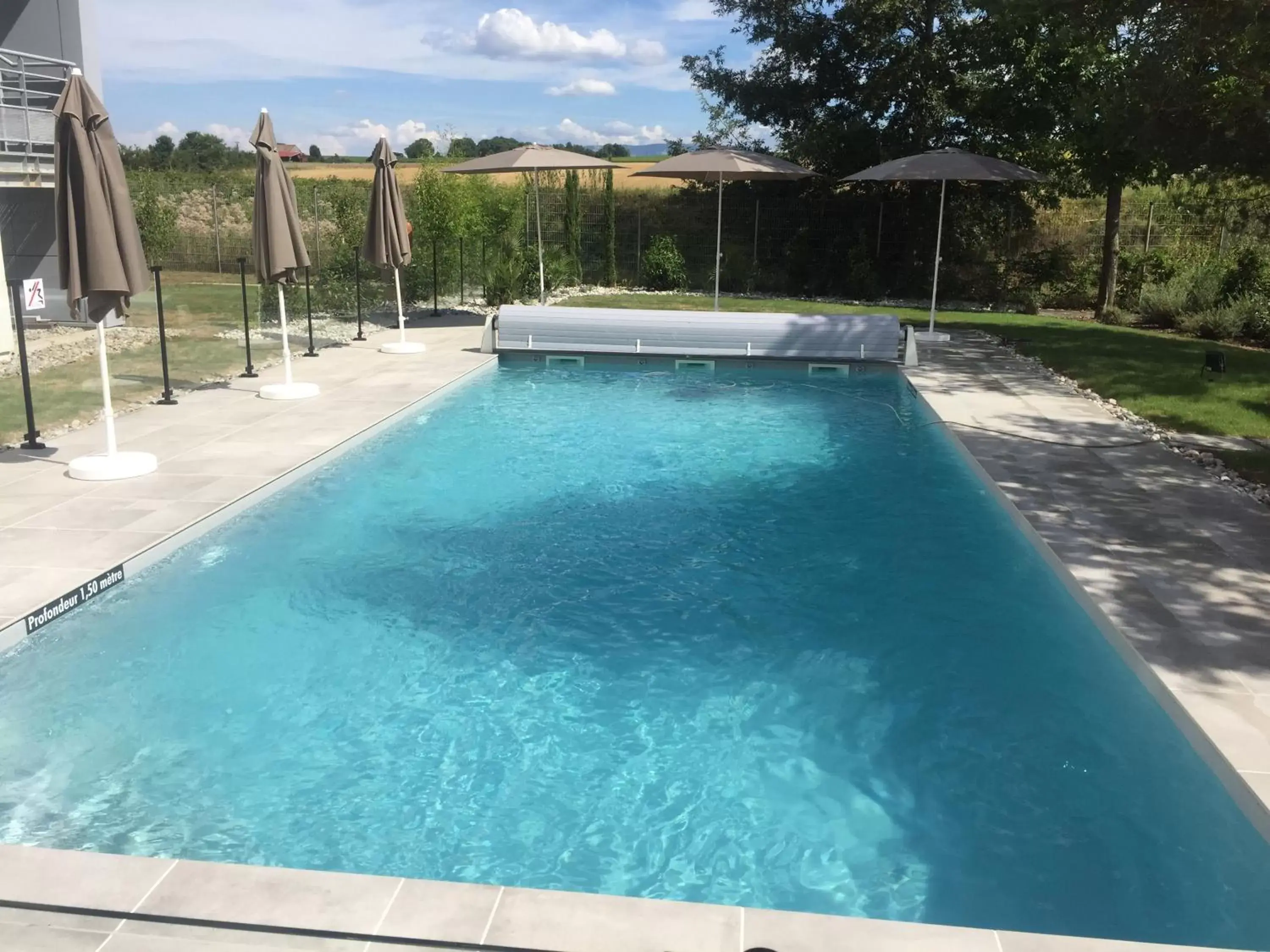 Swimming Pool in Ibis Saint-Genis-Pouilly Genève