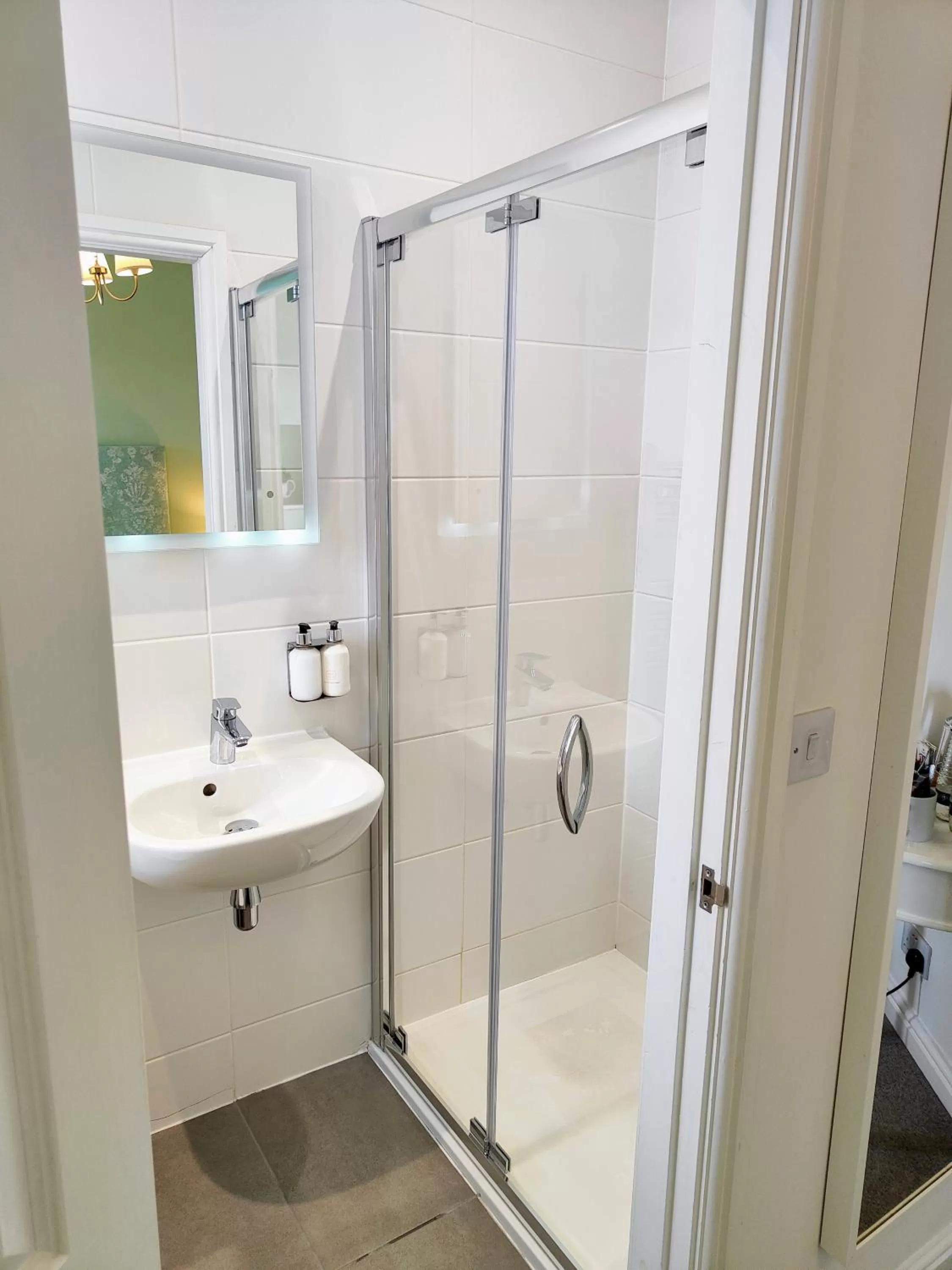 Shower in The Elleray