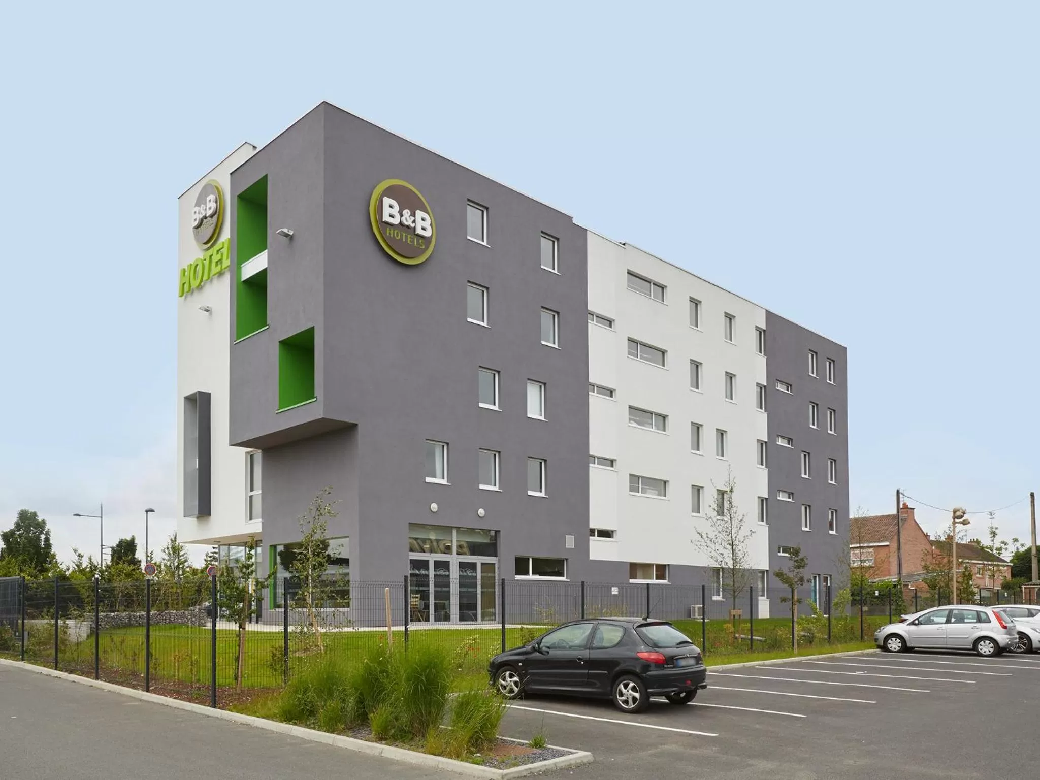 Facade/entrance in B&B HOTEL Lens Musée Du Louvre