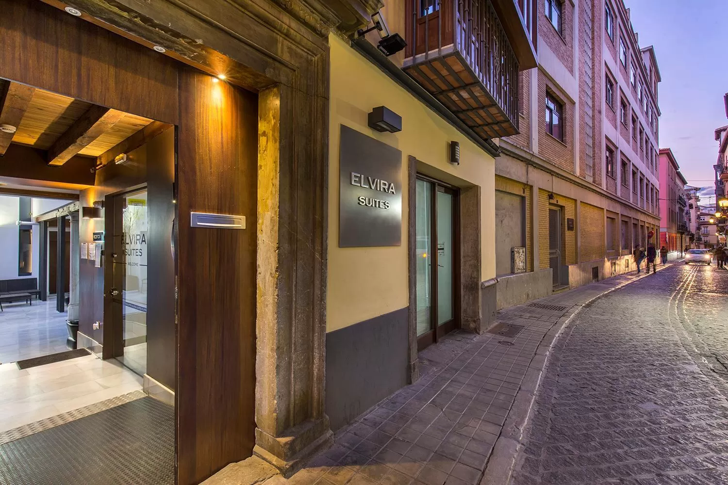 Facade/entrance in tuGuest Elvira Suites