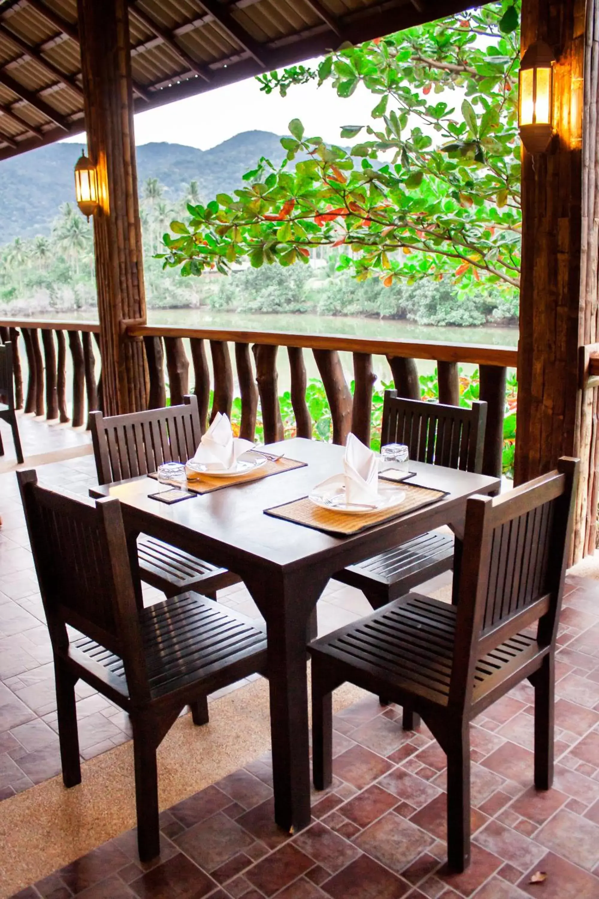 Day, Restaurant/Places to Eat in Chaipura Resort