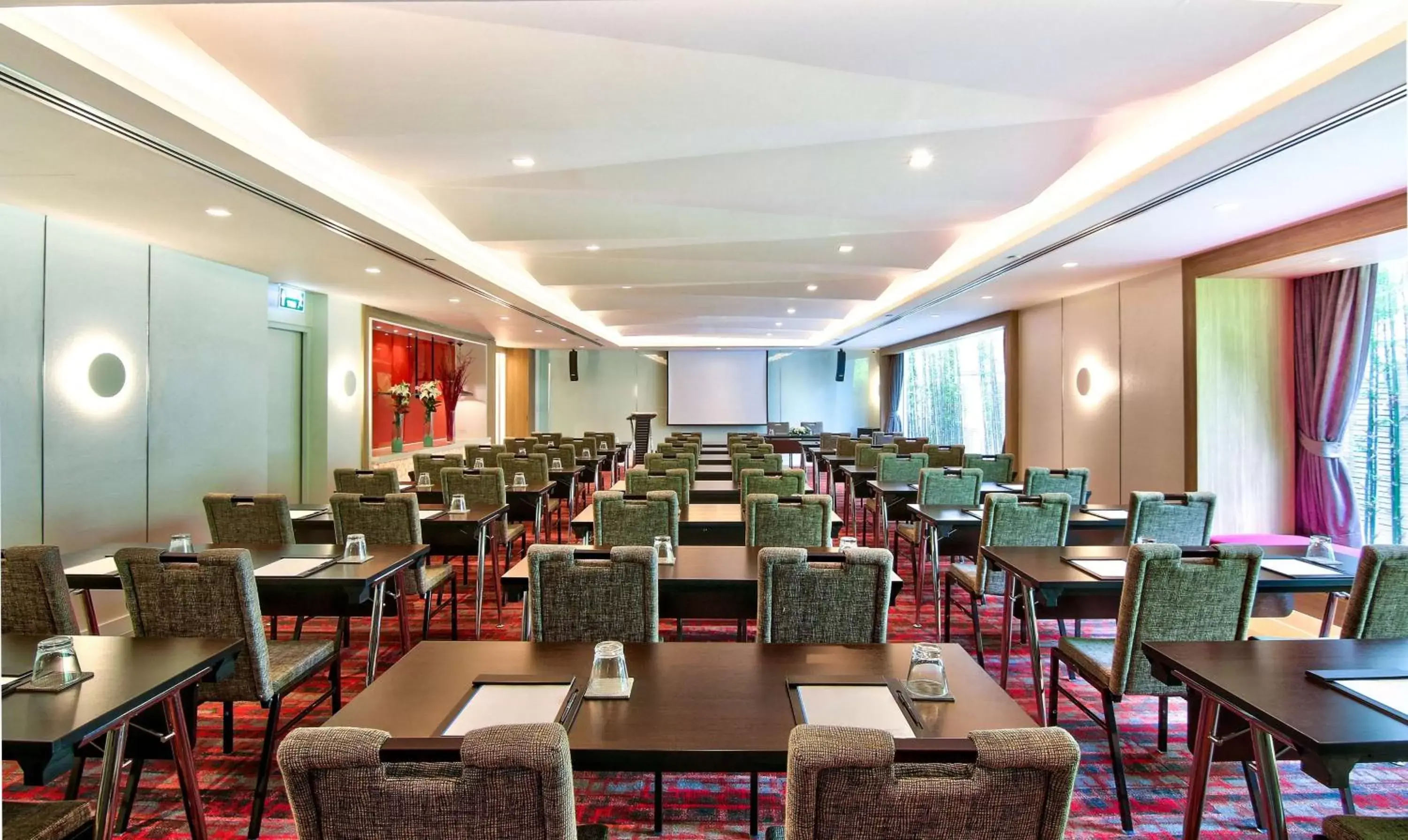 On site, Restaurant/Places to Eat in Park Plaza Bangkok Soi 18