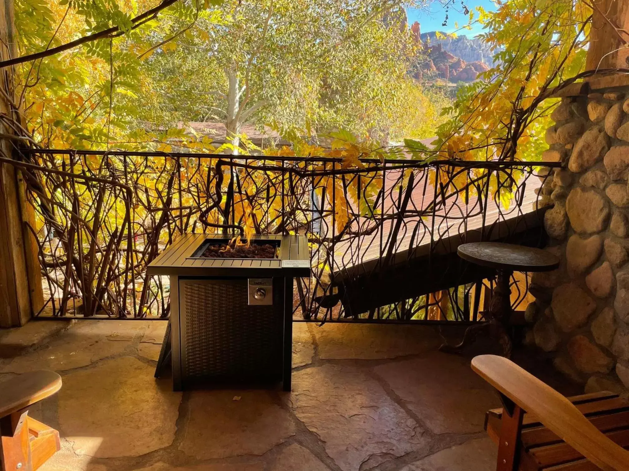 Balcony/Terrace, BBQ Facilities in El Portal Sedona Hotel