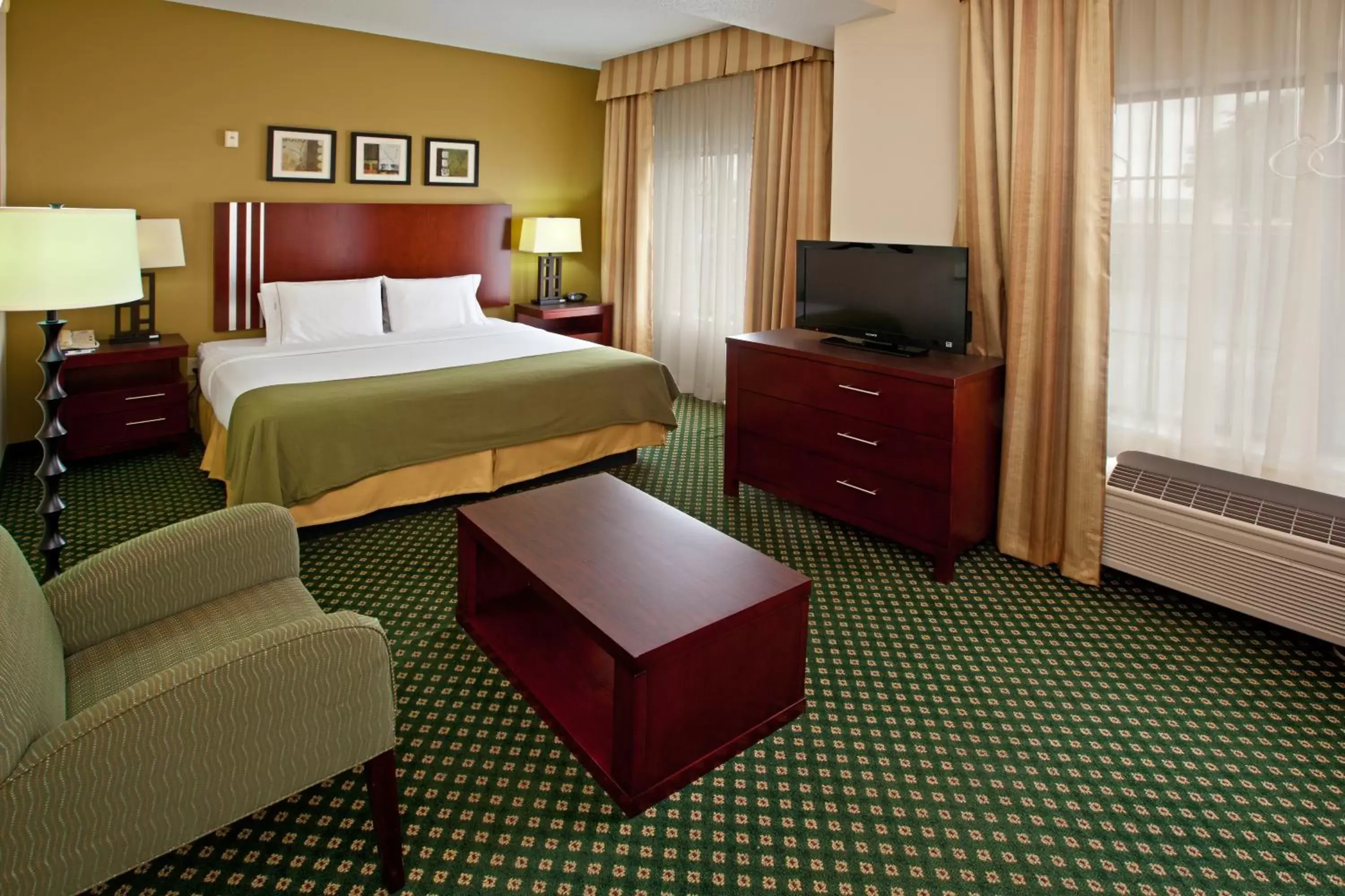 Bedroom, Bed in Holiday Inn Express Hotel & Suites Indianapolis - East, an IHG Hotel