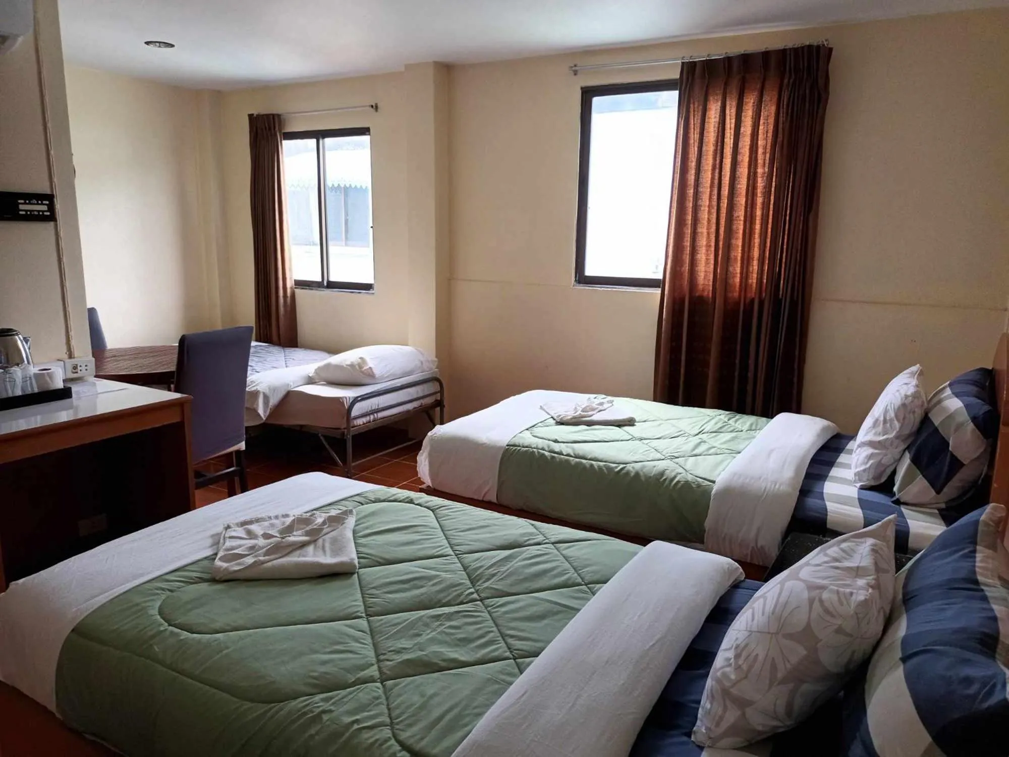 Bed in Patong Rose Guest House 50m to Beach