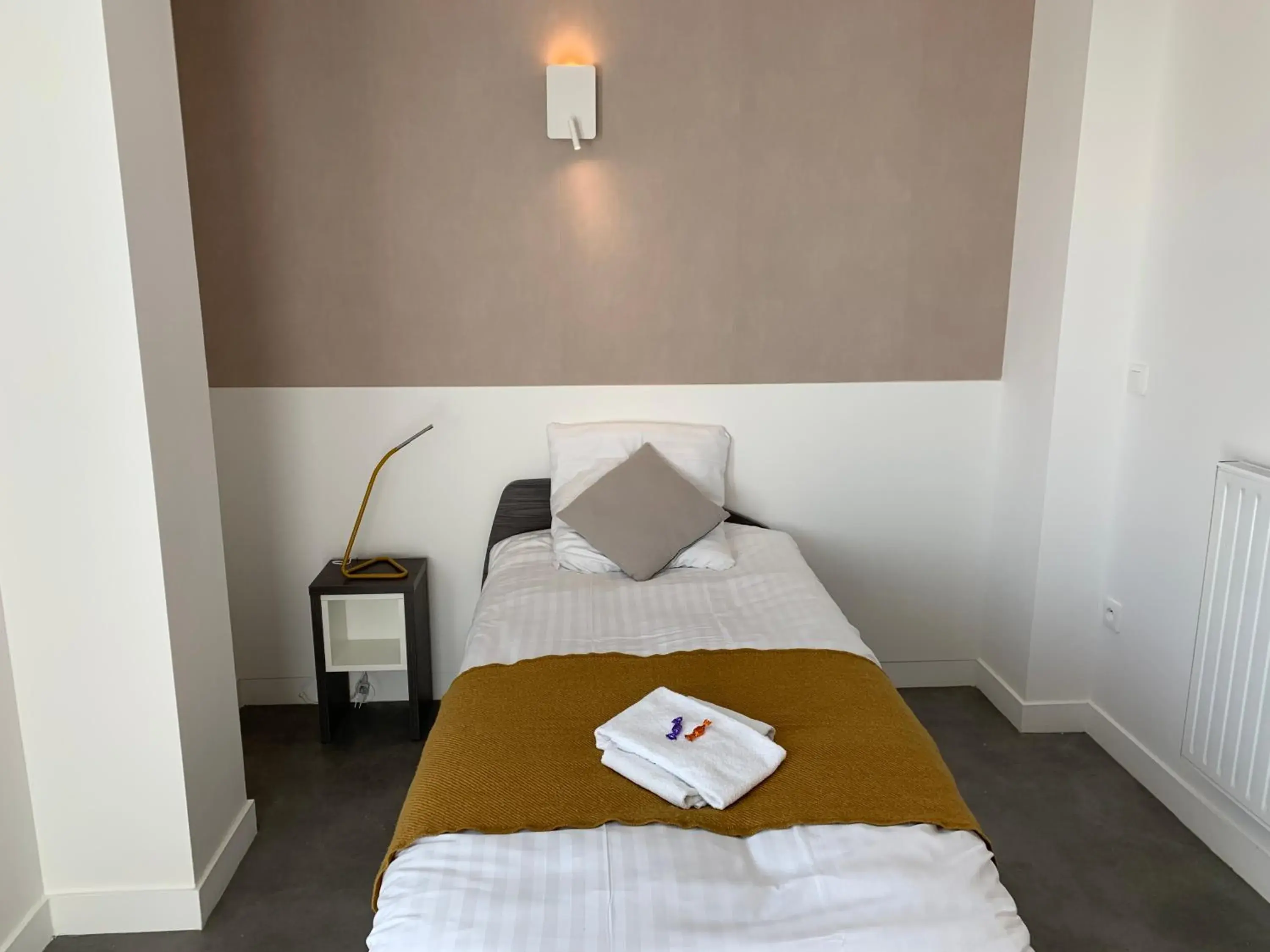 Bedroom, Bed in Moov'Appart Hotel Clichy