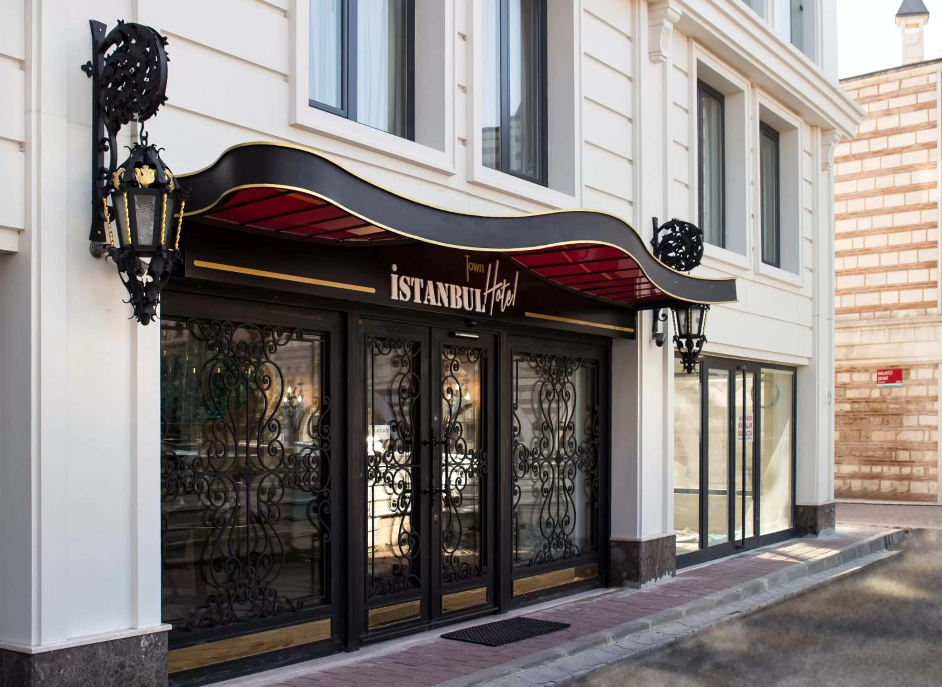 Facade/entrance in Istanbul Town Hotel