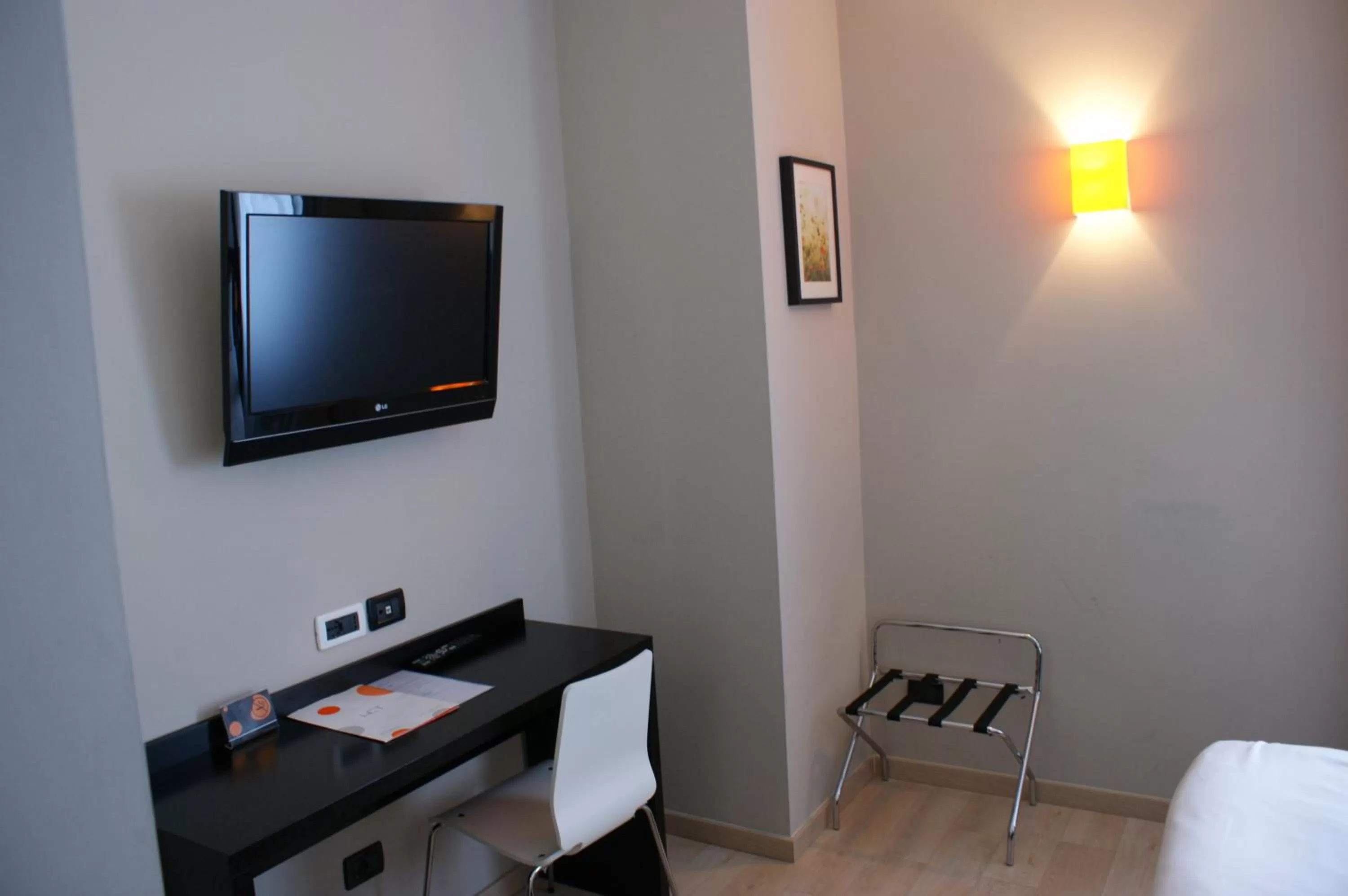 TV and multimedia in Hotel Aniene