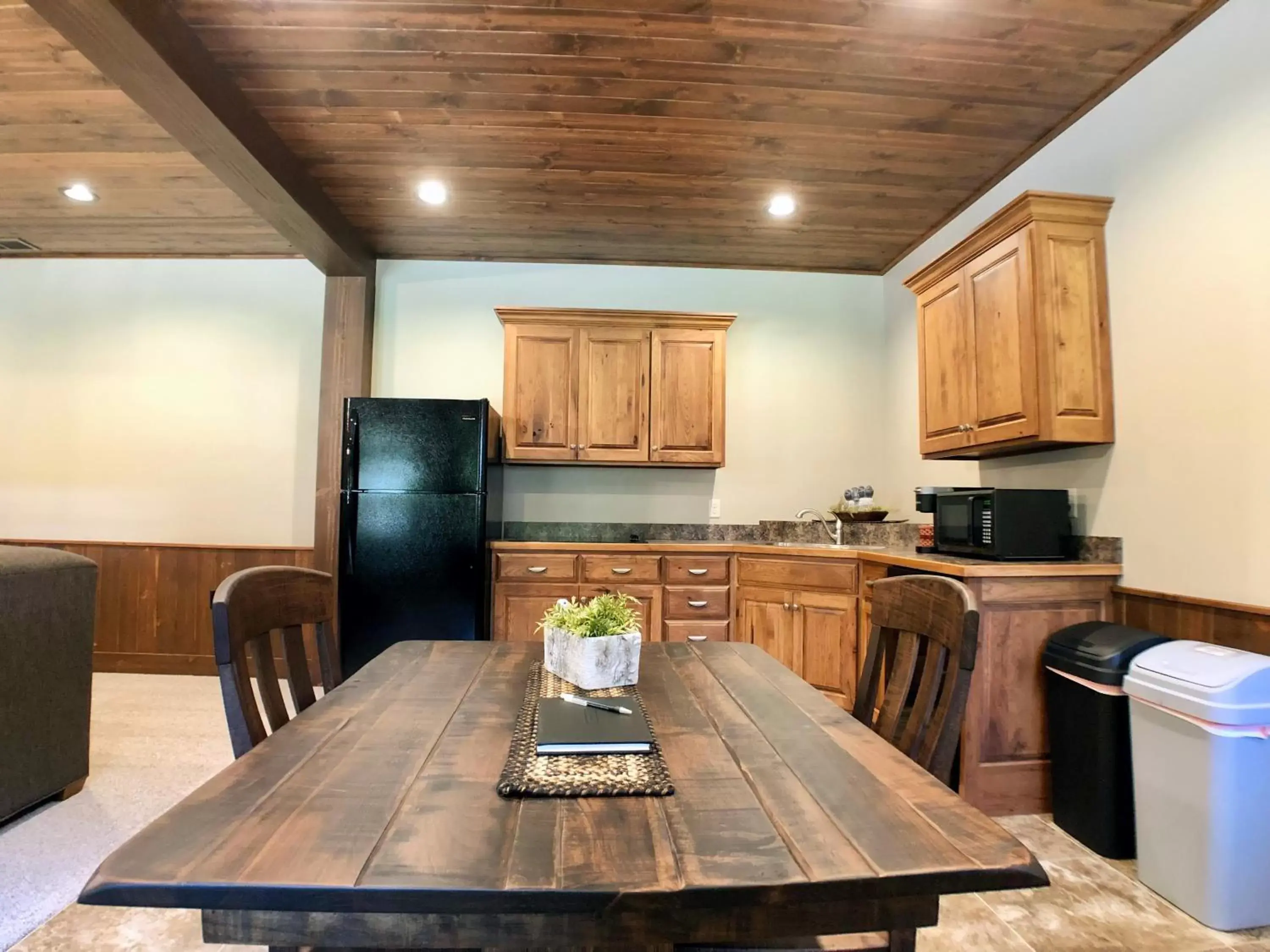 Kitchen/Kitchenette in Sojourner's Lodge & Log Cabin Suites