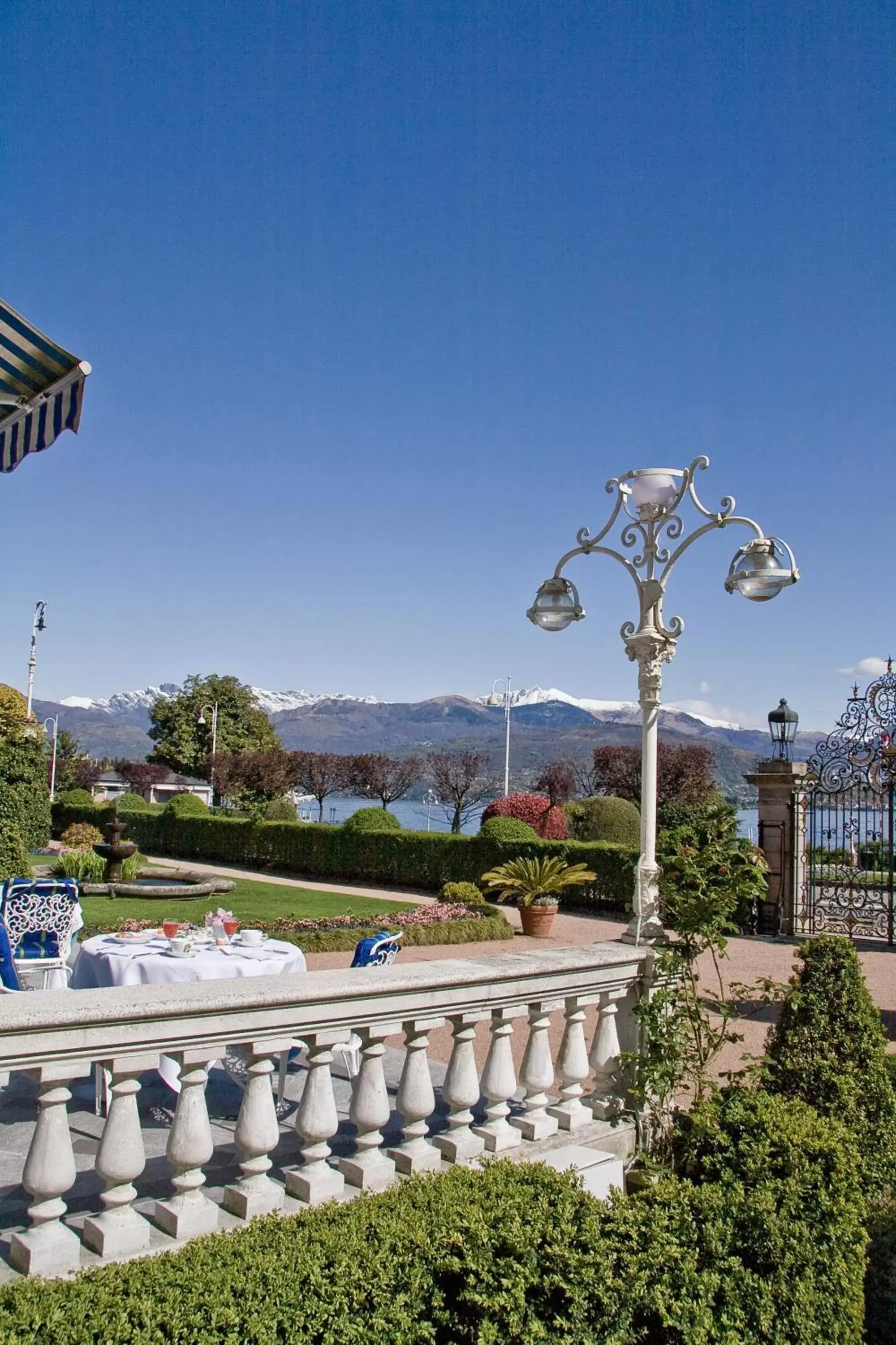 Facade/entrance in Grand Hotel des Iles Borromées & SPA Facade/entrance in Grand Hotel des Iles Borromées & SPA