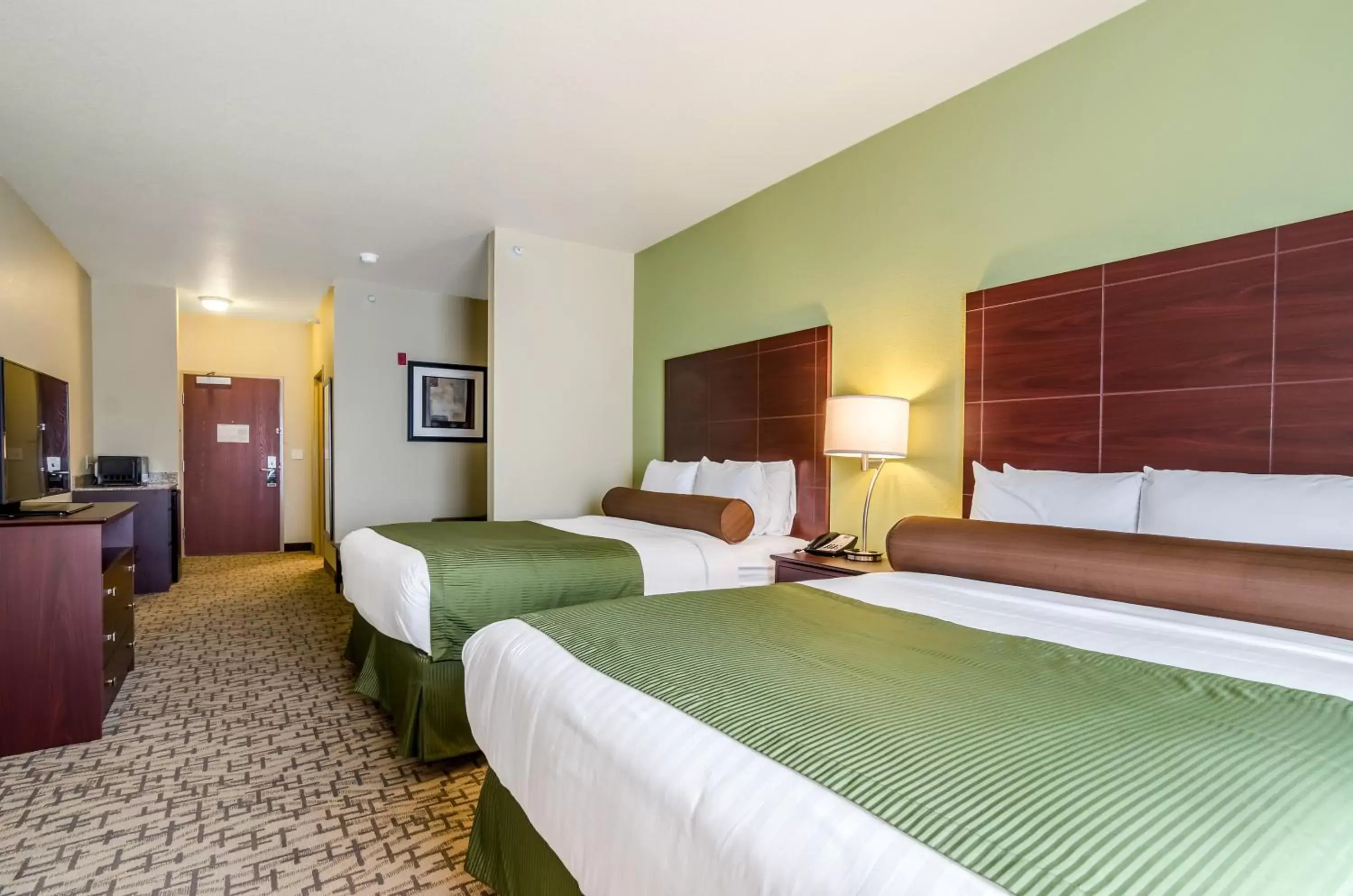 Bed in Cobblestone Hotel & Suites - McCook