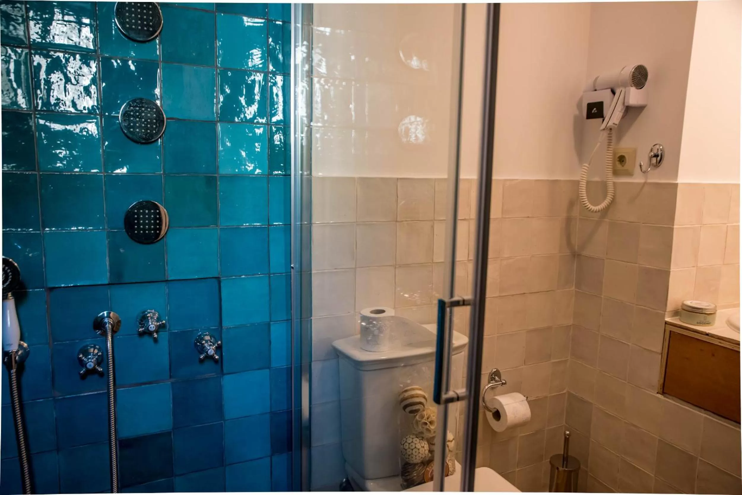 Kyria Boutique House