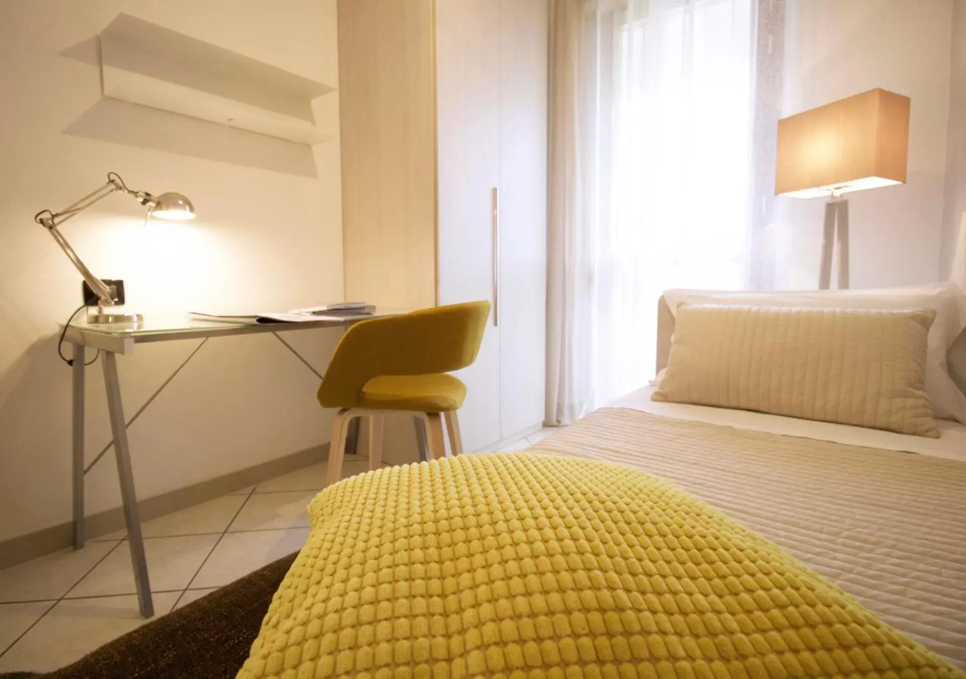 Bed in HQ Aparthotel Milano Inn - Smart Suites